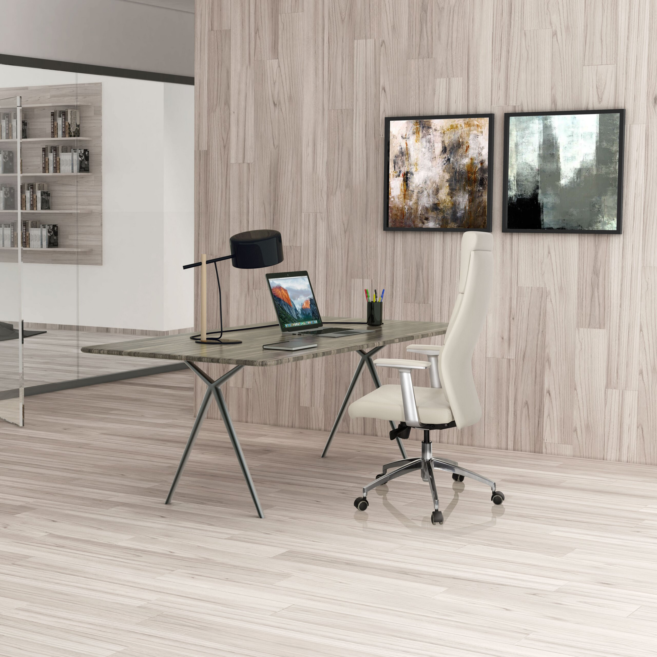 Ein modernes Büro mit Holztisch, Laptop, weißem Stuhl, Lampe und zwei abstrakten Kunstwerken an der holzverkleideten Wand.