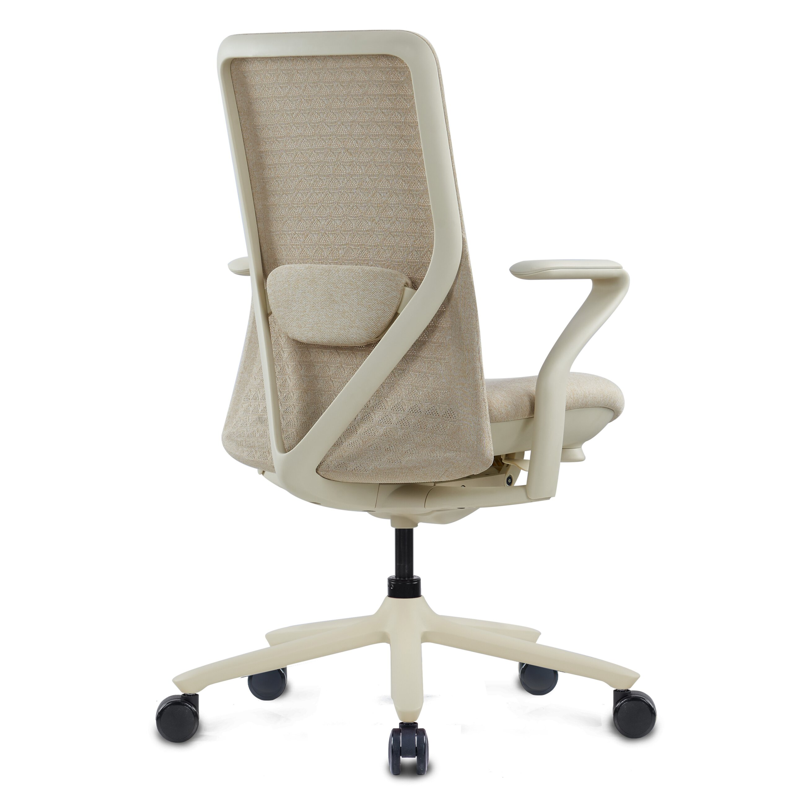 Beige, ergonomischer Buerostuhl von hinten mit Armlehnen und Rollen vor weissem Hintergrund.