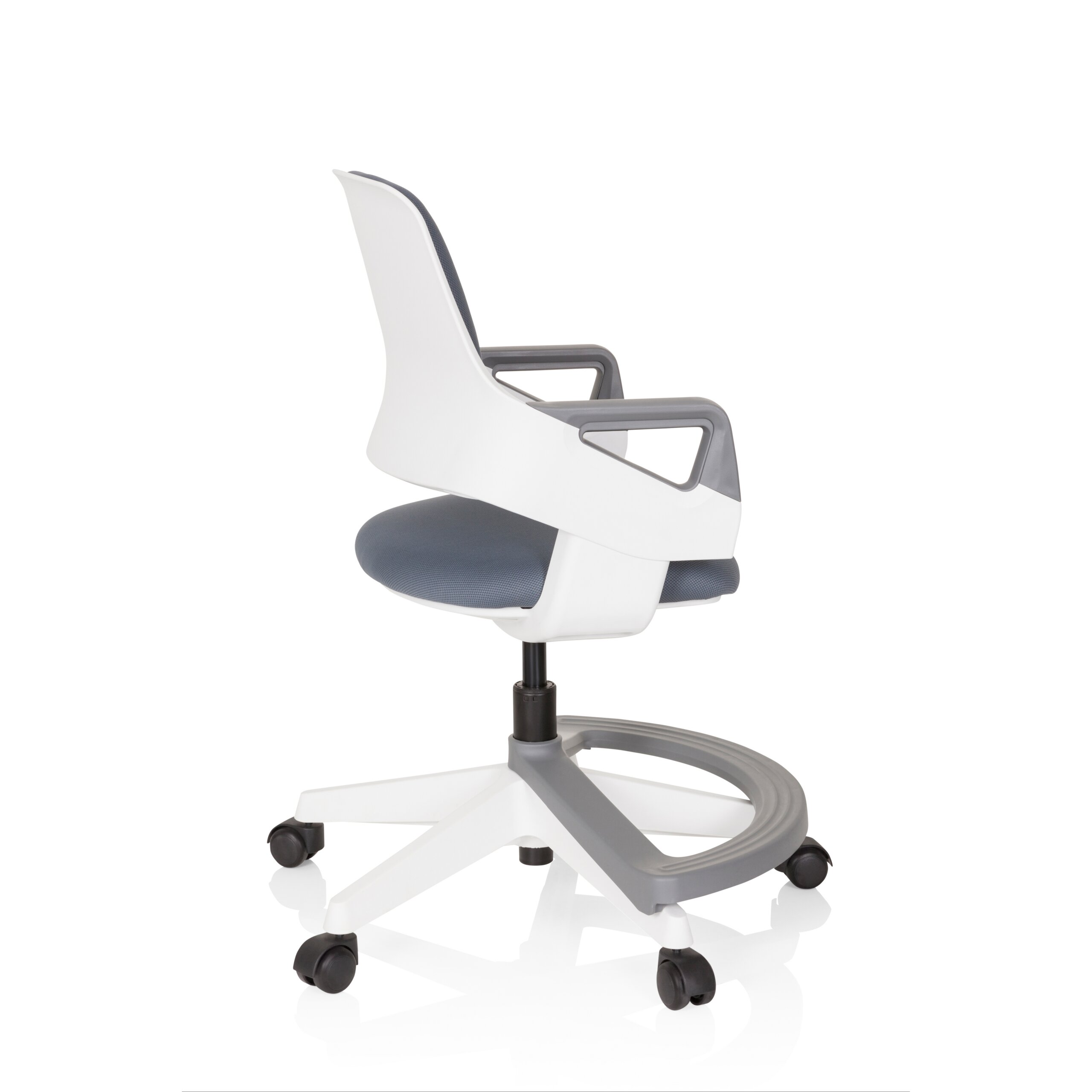 Moderner ergonomischer Schreibtischstuhl in Weiß und Grau mit Rollen und Fußstütze auf weißem Hintergrund.