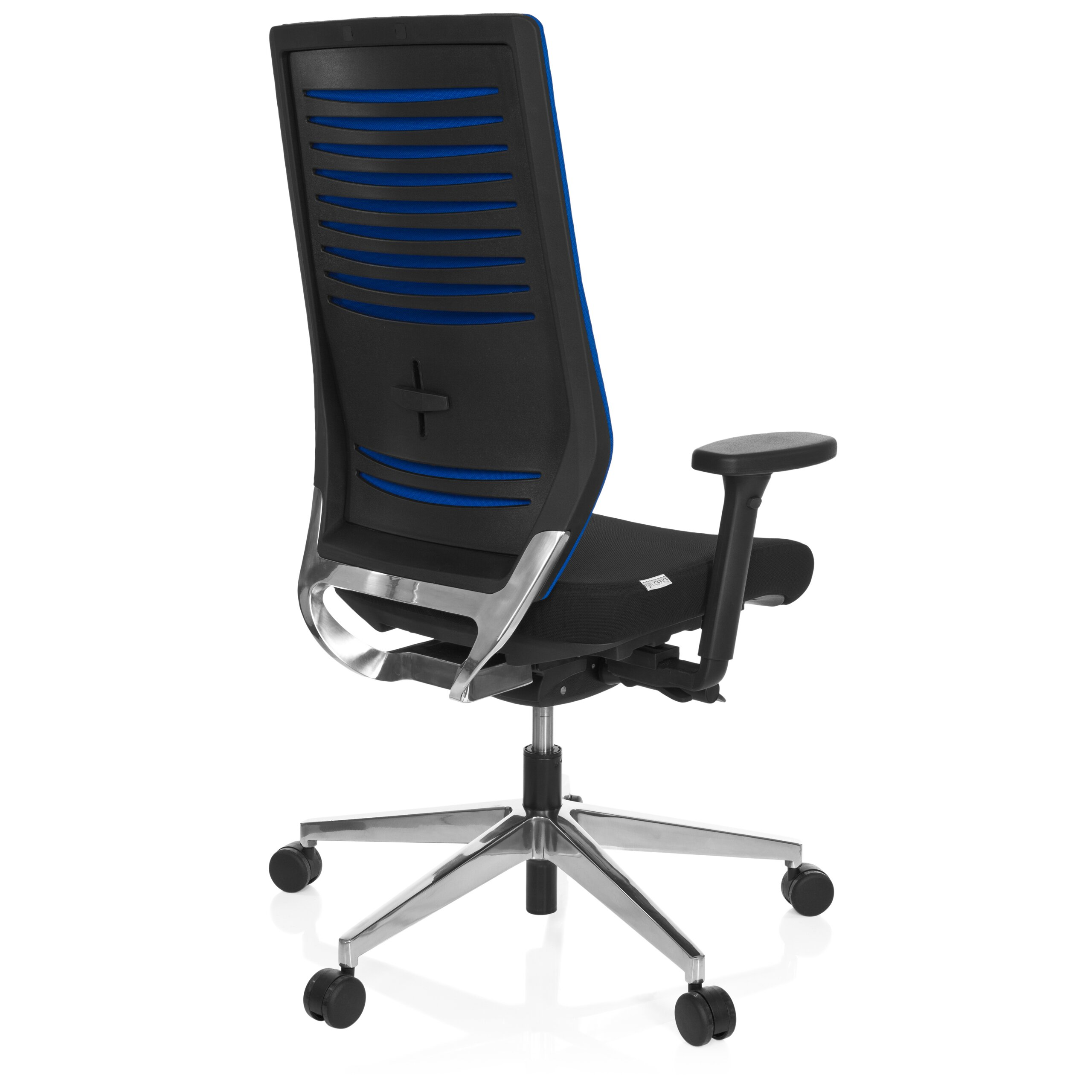 Rückansicht eines modernen schwarz-blauen Bürostuhls mit Chromakzenten und Rollfuß.