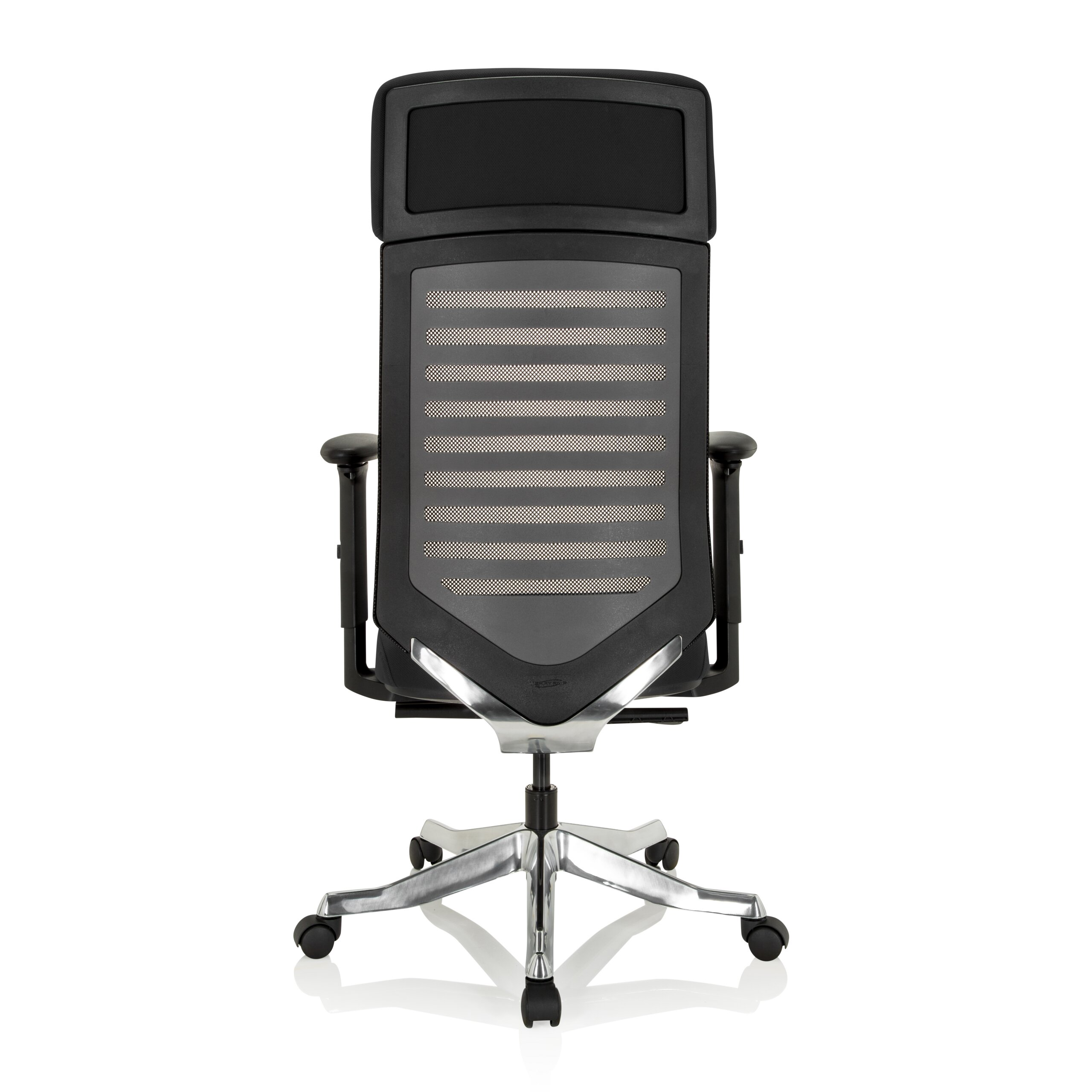 Schwarzer ergonomischer Buerostuhl von hinten mit silbernem Metallfuss und Rollen vor weissem Hintergrund.