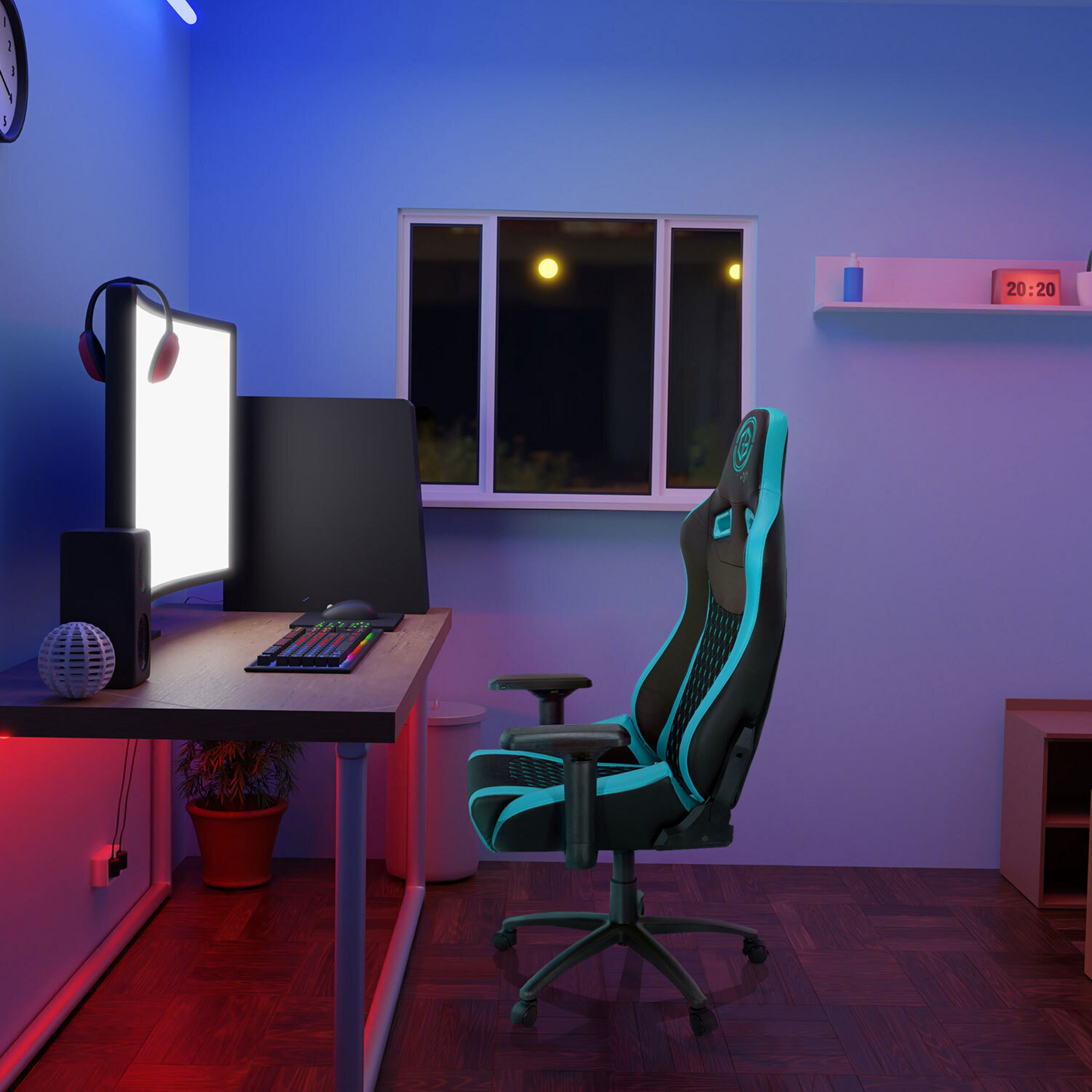 Ein blau beleuchteter Gaming-Raum mit einem Schreibtisch, einem leuchtenden Monitor, einer Tastatur und einem blauen Stuhl.
