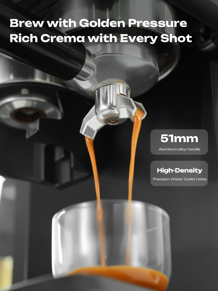 Cafetera exprés vertiendo dos chorros de café en una taza de vidrio con textos de características.