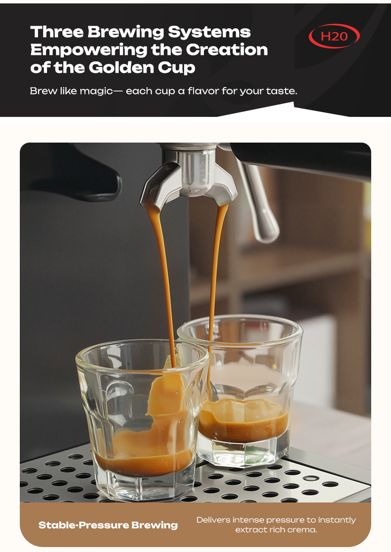 Cafetera exprés vierte café fresco en dos vasos pequeños sobre una bandeja.