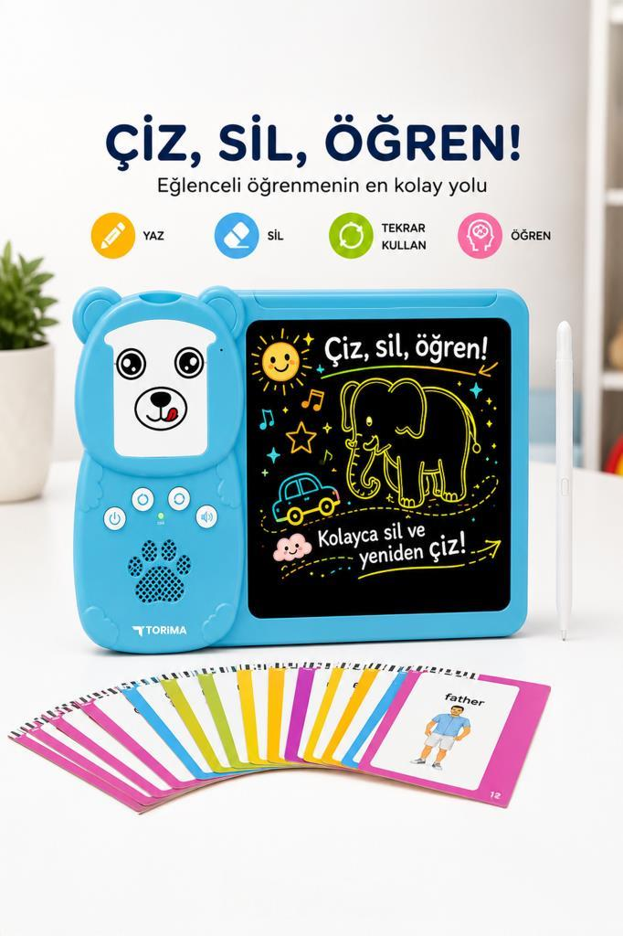 Mavi ayı şeklinde LCD yazı tableti, renkli öğrenme kartları ve kalem masada duruyor.