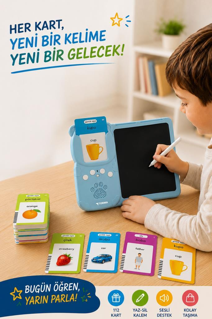 Bir çocuk tahta masada bilgi kartları ve kalemle mavi eğitim cihazını kullanıyor.