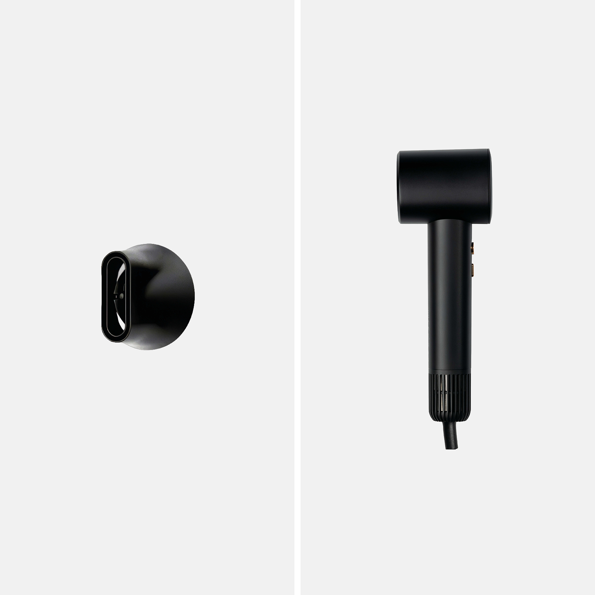 Un sèche-cheveux noir avec un embout concentrateur sur fond blanc neutre.
