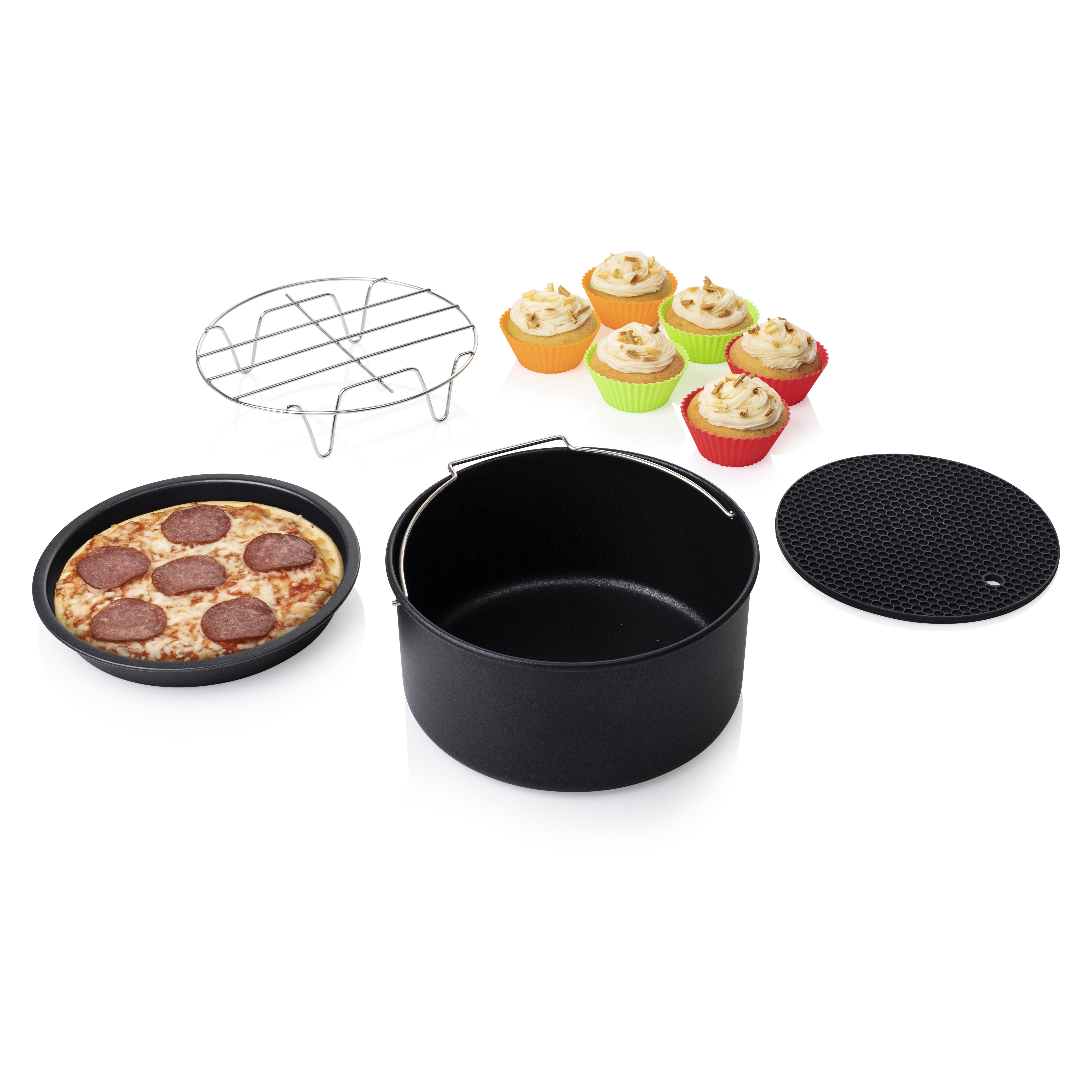 Set accessori per friggitrice ad aria con teglia, pizza, griglia, tappetino in silicone e pirottini.