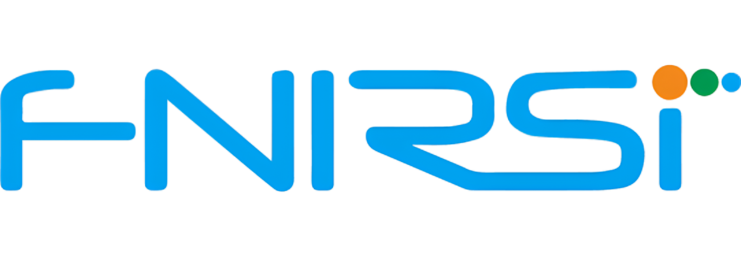 Il logo blu reca la scritta FNIRSI, terminando con un punto arancione, uno verde e uno blu piccolo.