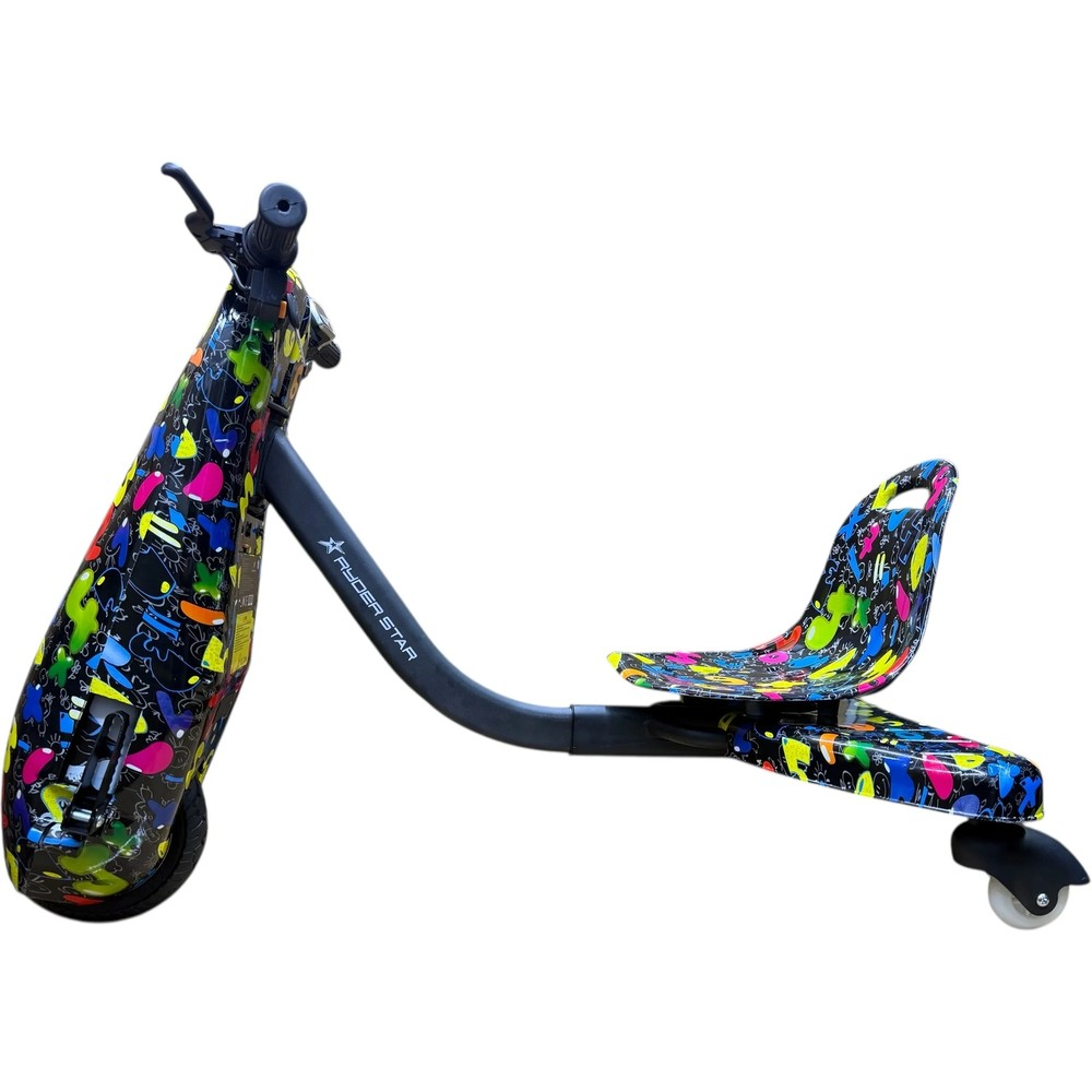 Siyah gövdeli ve gövde, koltuk üzerinde canlı neon graffiti desenlerine sahip renkli bir drift scooter.