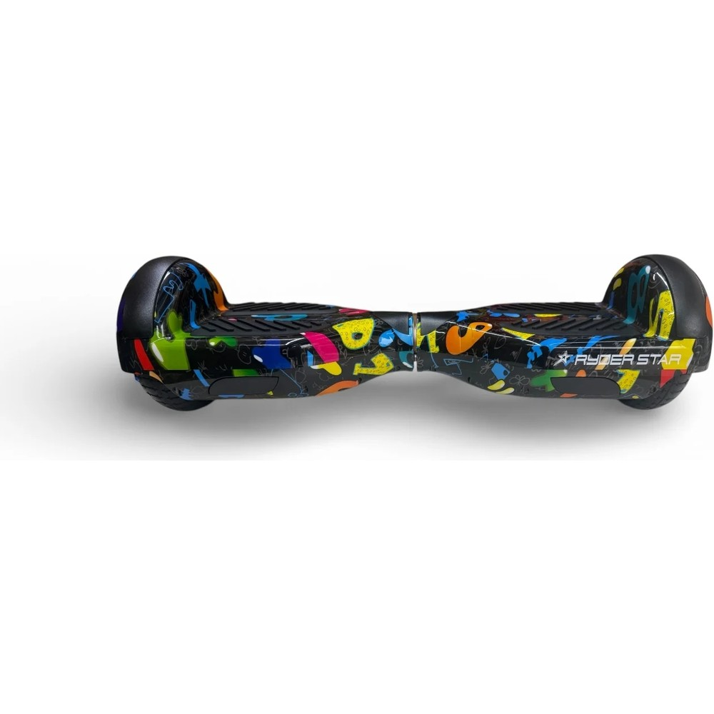 Beyaz arkaplanda renkli grafiti desenli ve kauçuk ayak pedli siyah bir hoverboard.