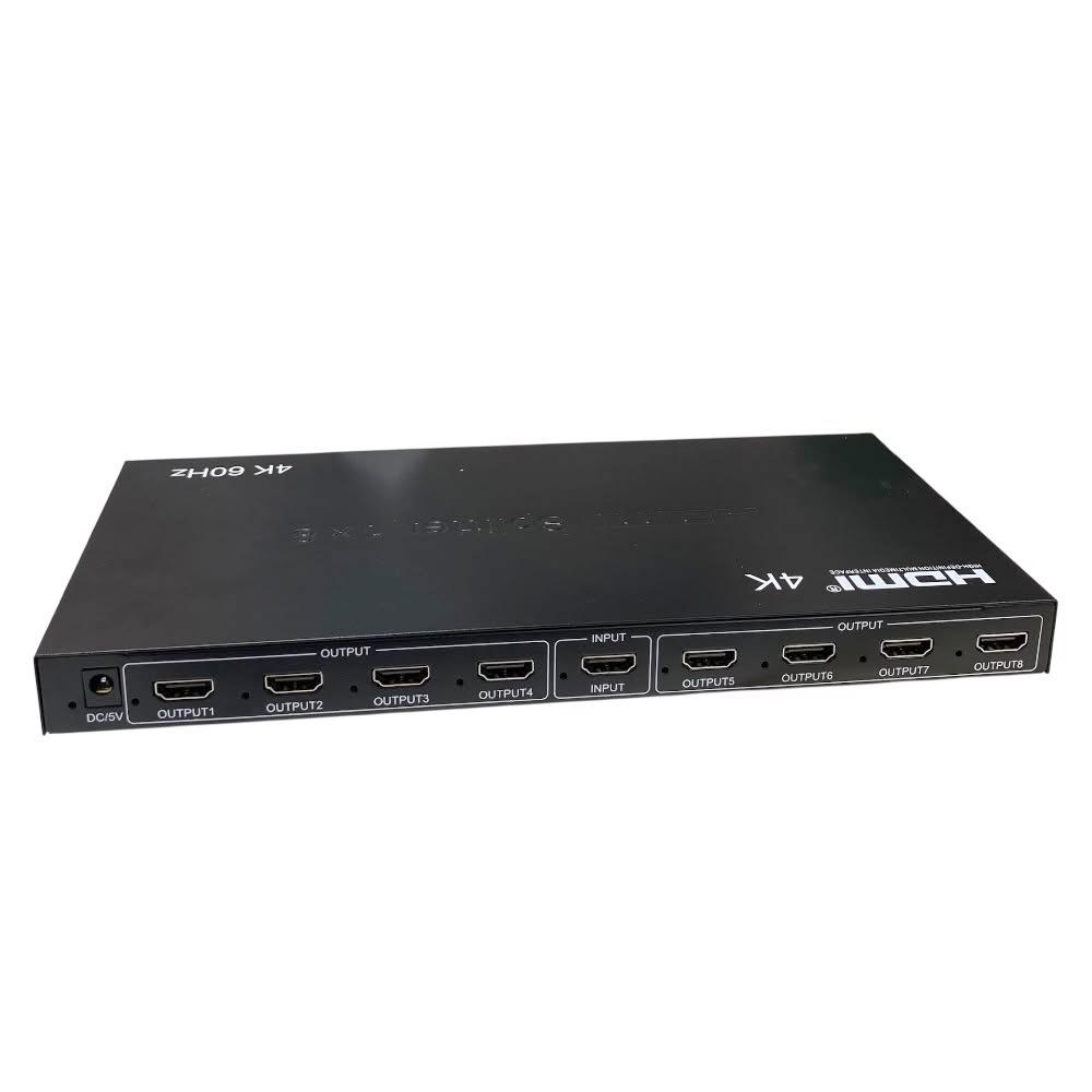 Birden çok giriş ve çıkışa, DC güç bağlantı noktasına ve 4K 60Hz etiketine sahip siyah bir HDMI ayırıcı.