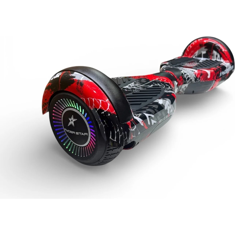 Beyaz arka planda tekerleklerinde LED ışıklar olan kırmızı, siyah ve beyaz hoverboard.