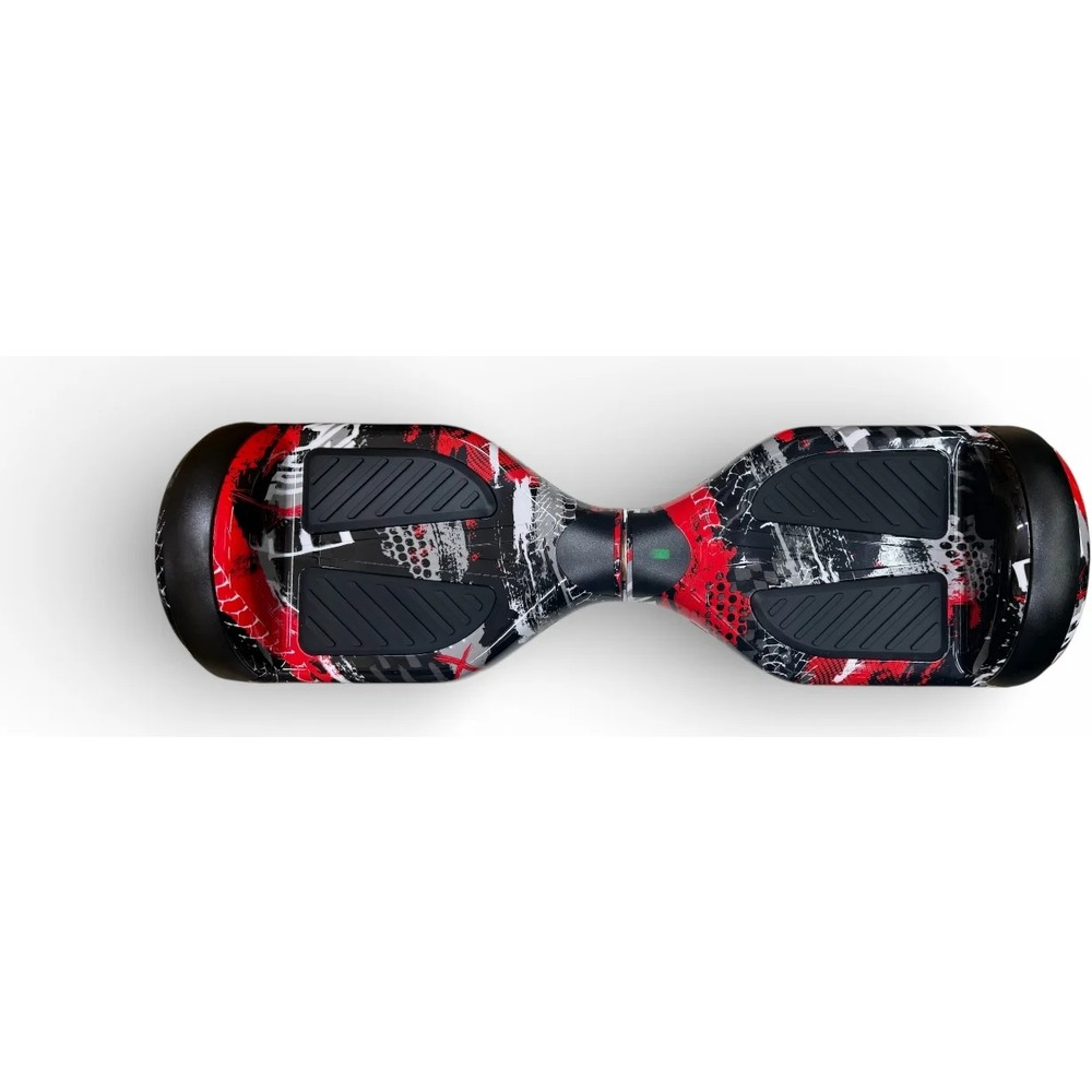 Kırmızı, beyaz ve siyah grafiti desenli, siyah basamaklı ve yuvarlak siyah uçlu bir hoverboard.