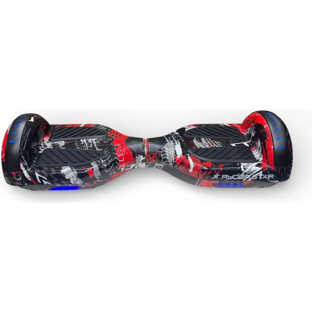 Beyaz arka planda mavi LED ışıklara sahip kırmızı, beyaz ve siyah desenli bir hoverboard.