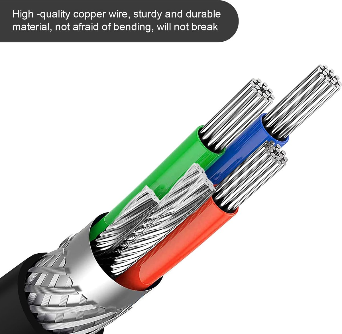 Een kabel met blootliggende groen, blauw en rood geïsoleerde koperdraden in een gevlochten metalen mantel.