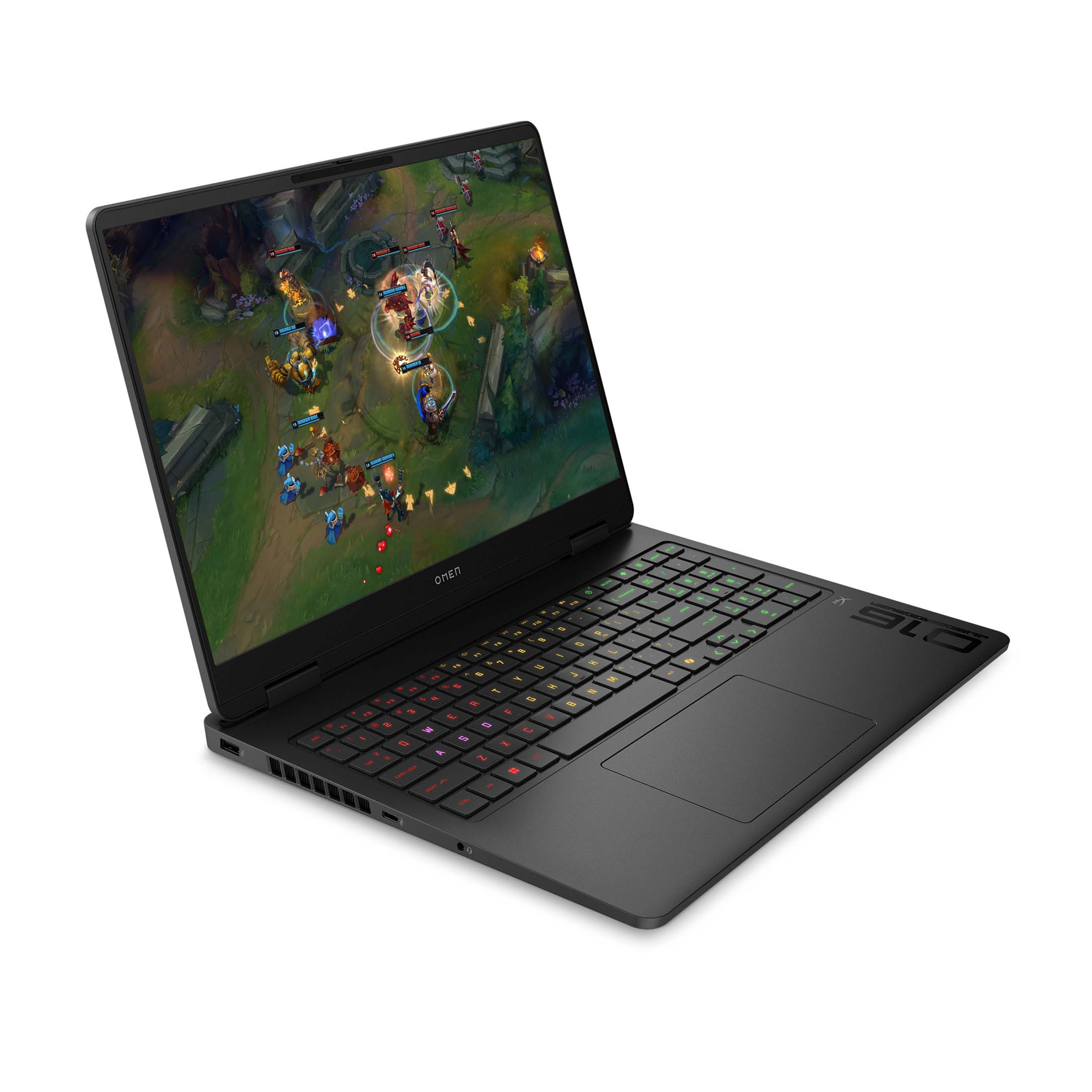 Ein schwarzer Laptop auf weißem Hintergrund zeigt ein Strategiespiel mit bunten Figuren auf dem Bildschirm.