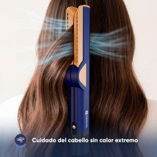 Una piastra per capelli blu e oro liscia capelli castani con flusso d'aria.