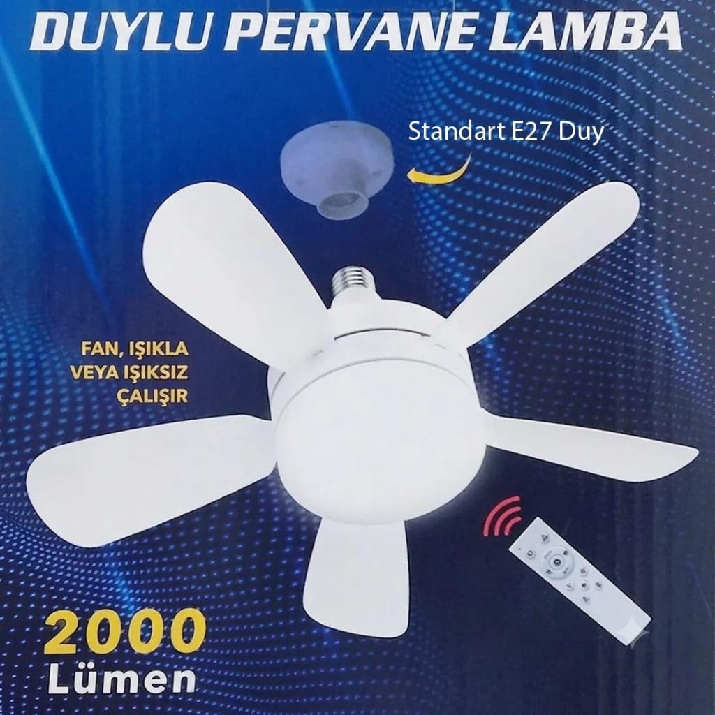 Mavi arka plan üzerinde uzaktan kumandalı beyaz lamba fan kombinasyonu.