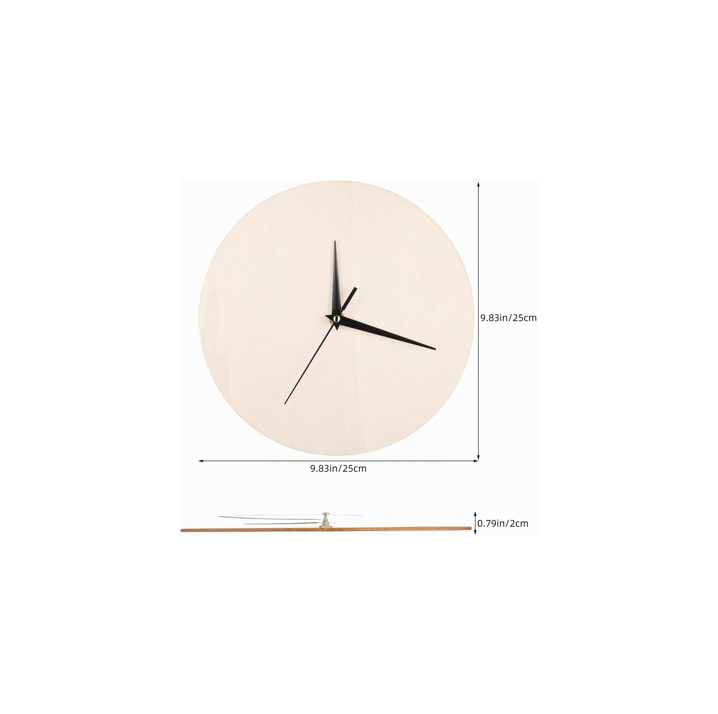 Runde Holzuhr mit schwarzen Zeigern und Maßen von 9,83in/25cm Durchmesser sowie 0,79in/2cm Dicke.