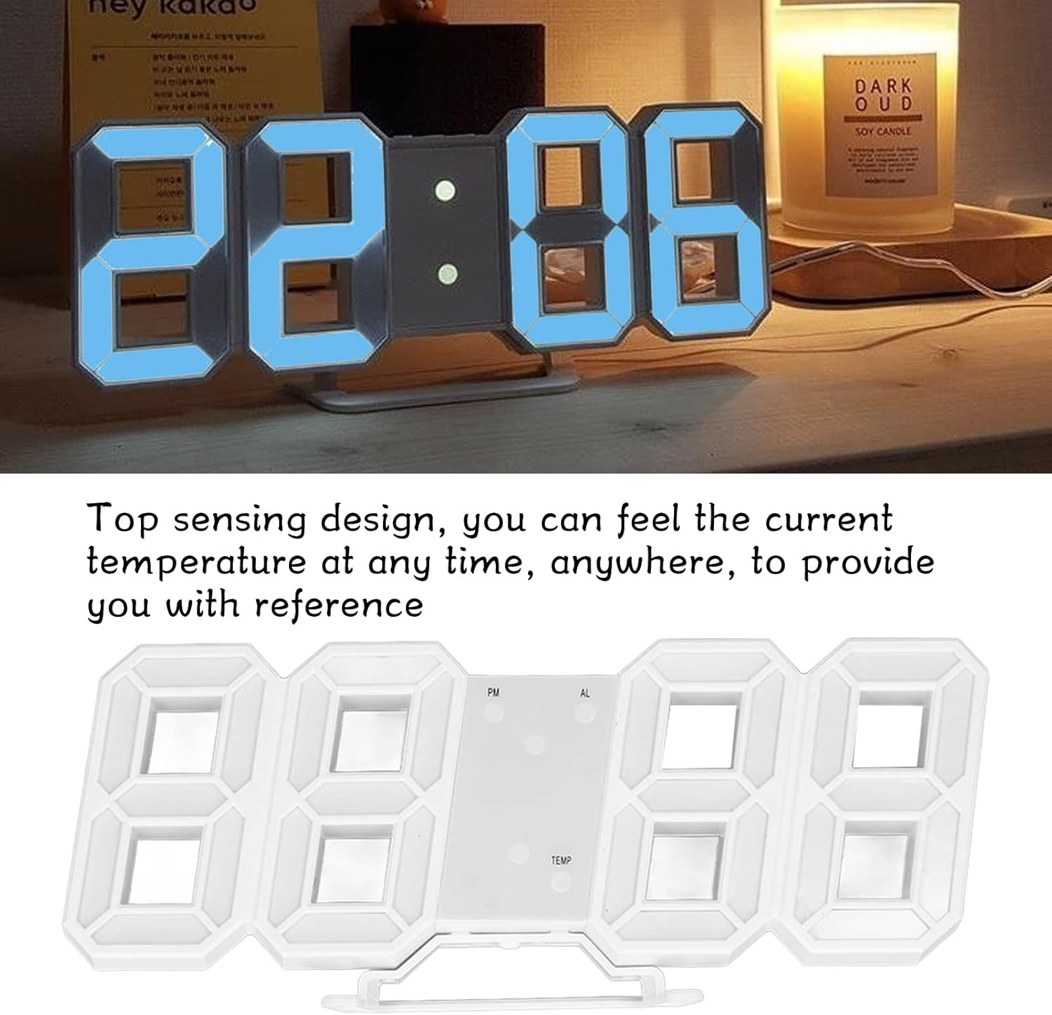 Eine weiße Digitaluhr mit hellblau leuchtenden LED-Zahlen, die 22:06 Uhr auf einer Holzoberfläche anzeigt.