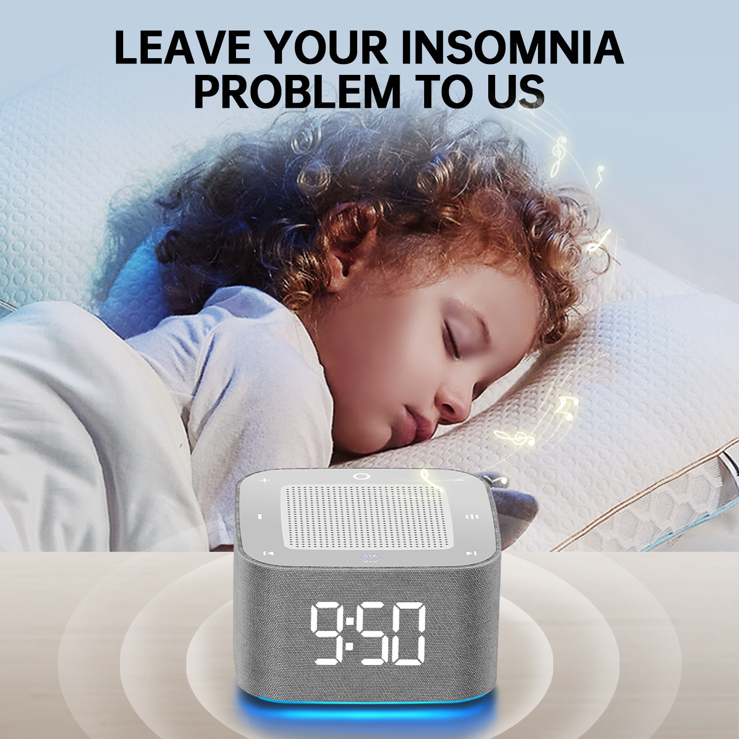 Ein Kind schläft friedlich neben einem grauen Digitalwecker, der Musik abspielt, mit Text oben: LEAVE YOUR INSOMNIA PROBLEM TO US.