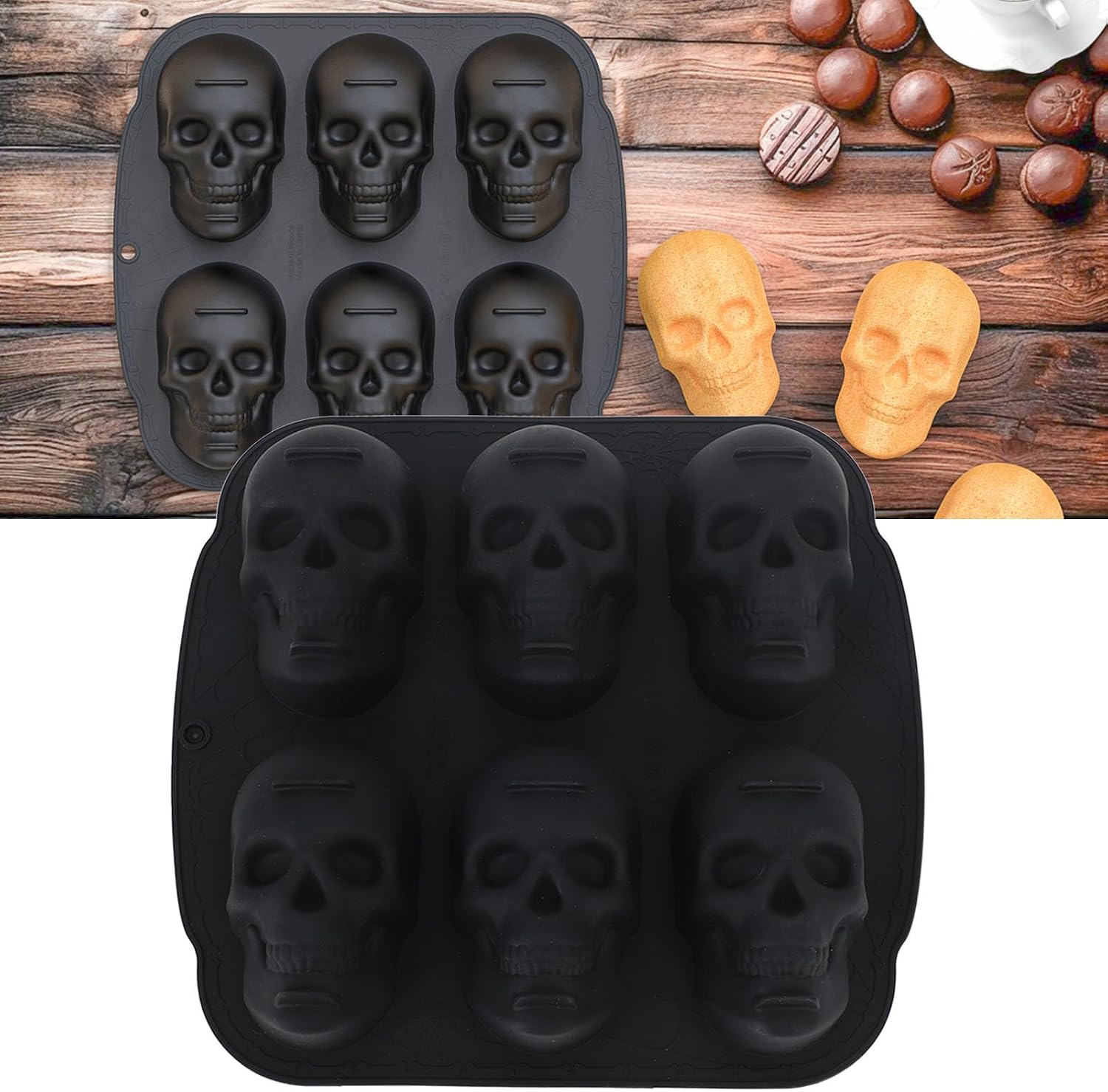 Schwarze Silikon-Totenkopf-Backformen auf Holztisch mit gebackenen Schädeln und Süßigkeiten.