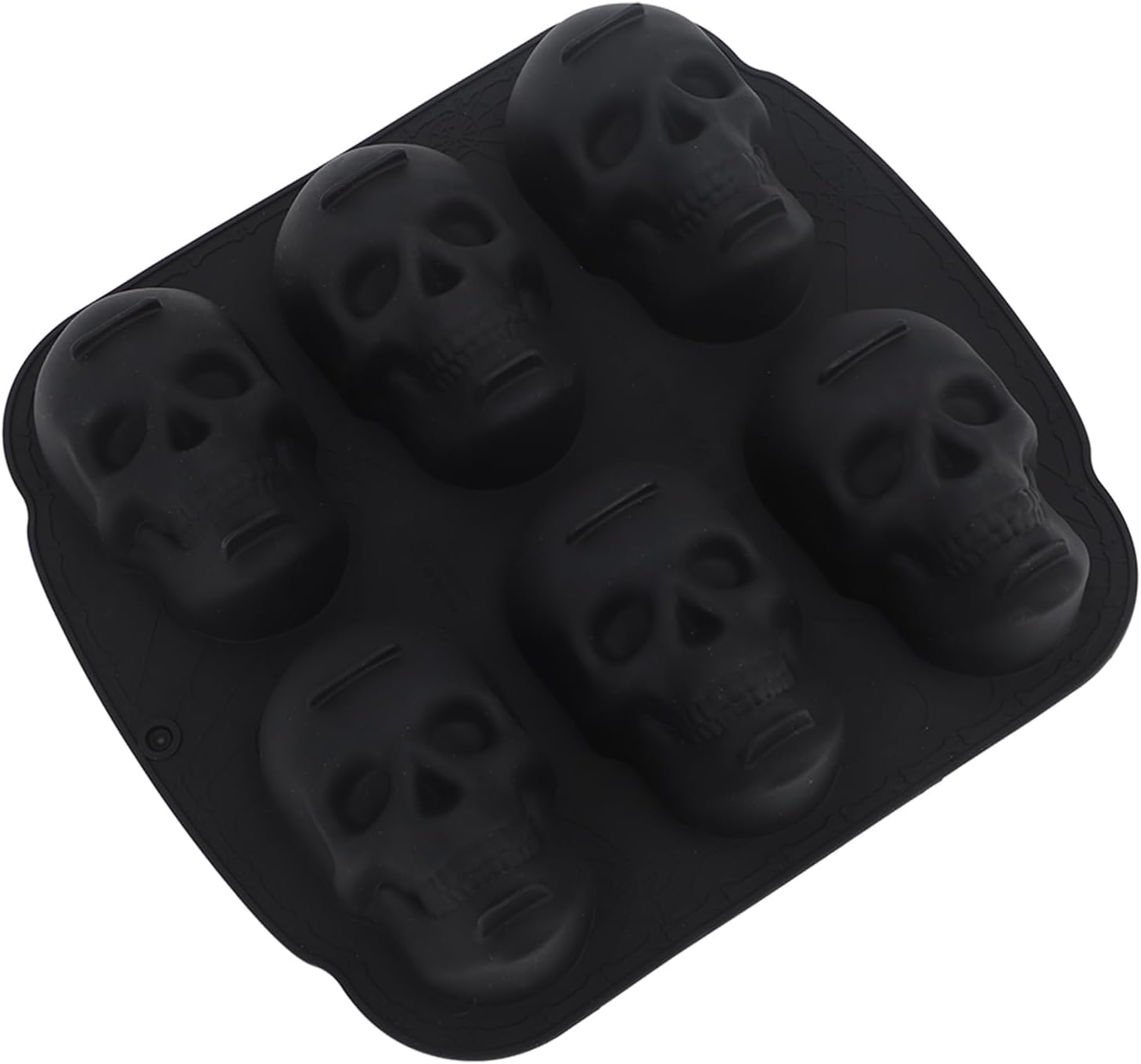 Eine schwarze Silikonform mit sechs detaillierten totenkopf-förmigen Mulden vor weißem Hintergrund.