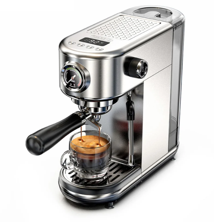 Moderne silberne Kaffeemaschine mit digitalem Display füllt Espresso in eine klare Tasse auf weißem Hintergrund.