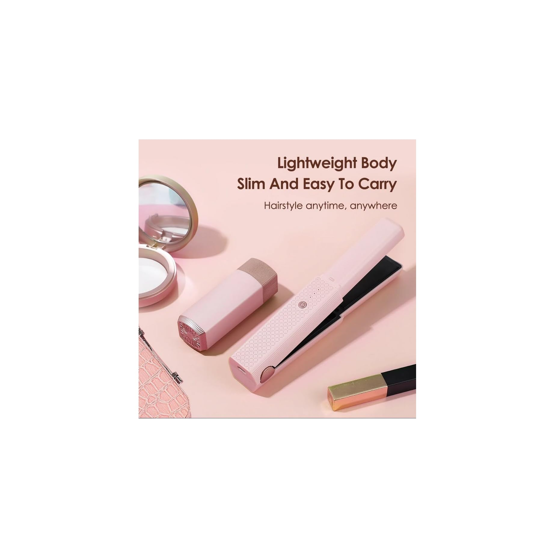 Ein tragbarer rosa Haarglätter, ein Spiegel und Make-up auf rosa Hintergrund mit Text.