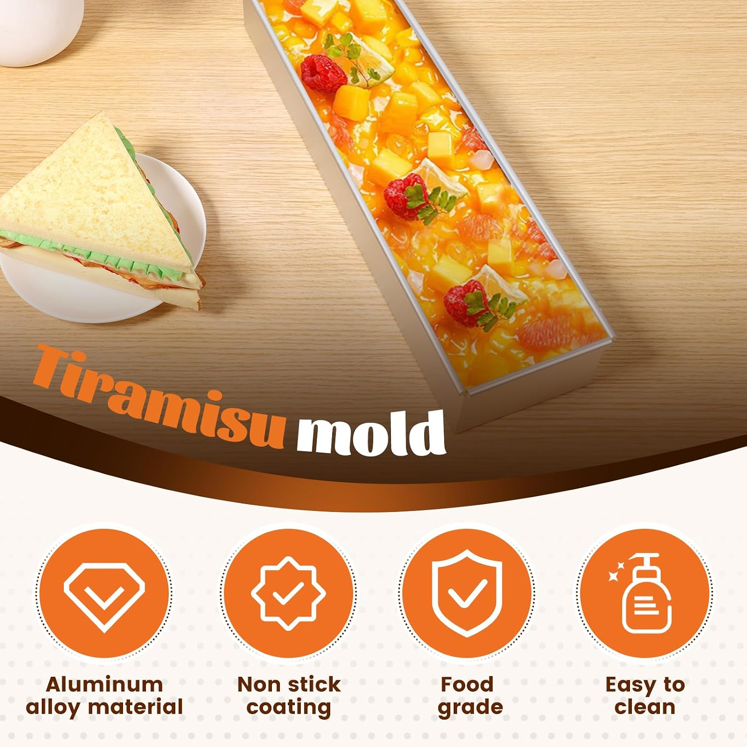 Eine rechteckige Tiramisuform mit Obst und ein Sandwich auf einem Teller, darunter Produktmerkmale.