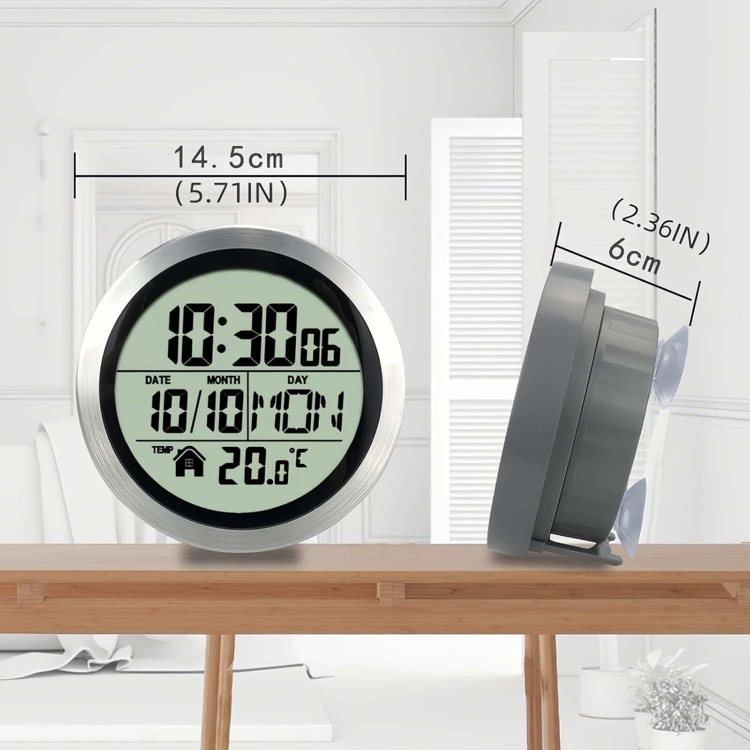 Digitale Wanduhr mit Thermometer und Maßeinblendungen auf einem Holztisch.