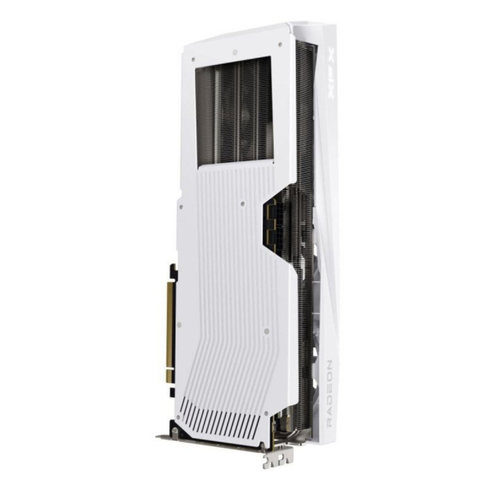 Biała karta graficzna XFX Radeon z dużymi żebrami chłodzącymi na białym tle.