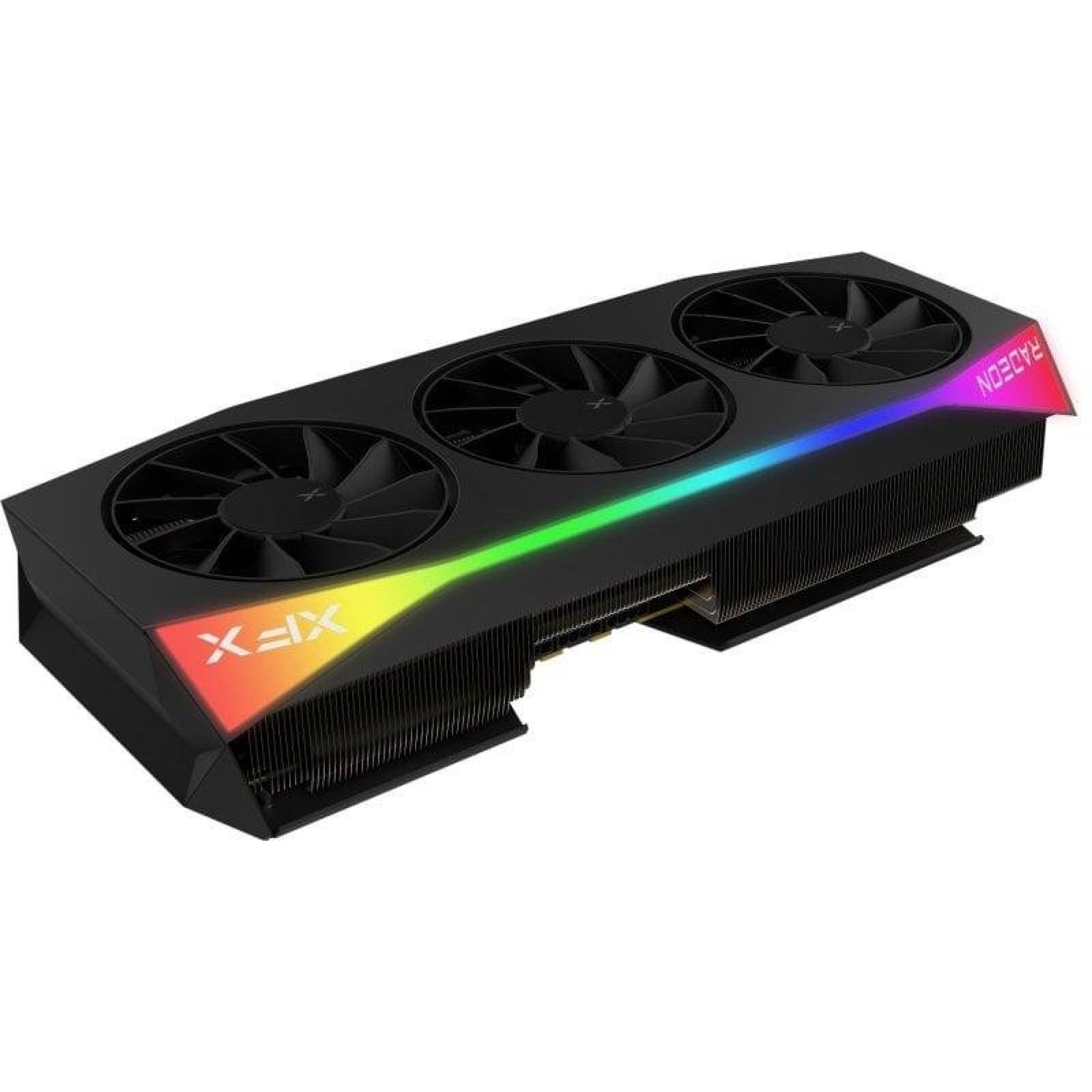 Scheda grafica nera XFX Radeon con tre ventole e una barra luminosa RGB su sfondo bianco.