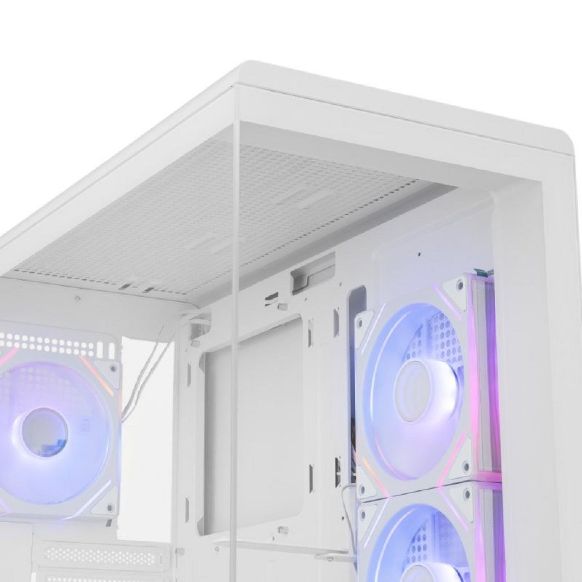 El interior de una caja de PC blanca con ventiladores RGB y paneles laterales de vidrio sobre fondo blanco.