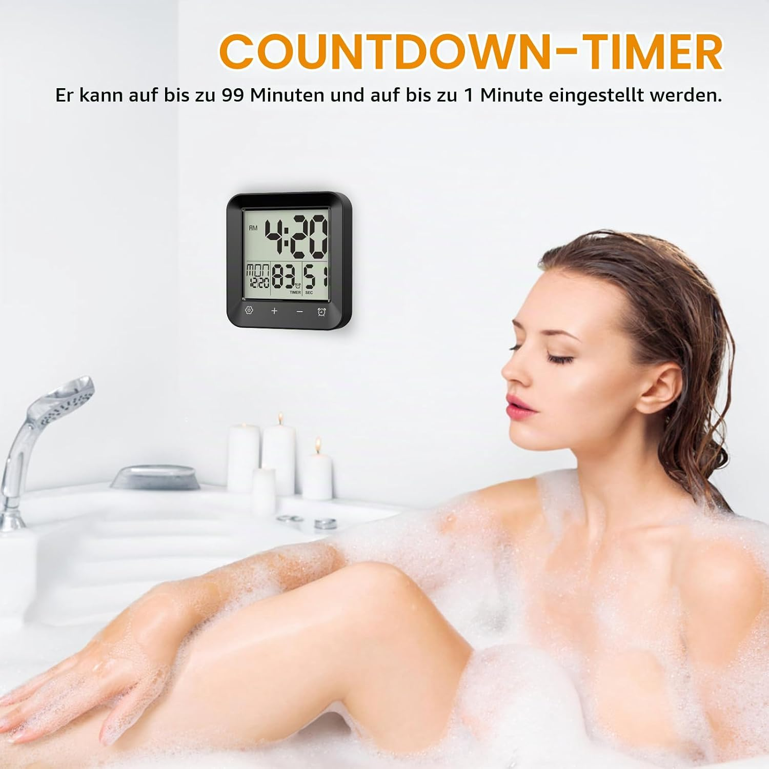 Eine Frau sitzt entspannt in einer Badewanne mit Schaum, an der Wand hängt eine schwarze Countdown-Uhr.