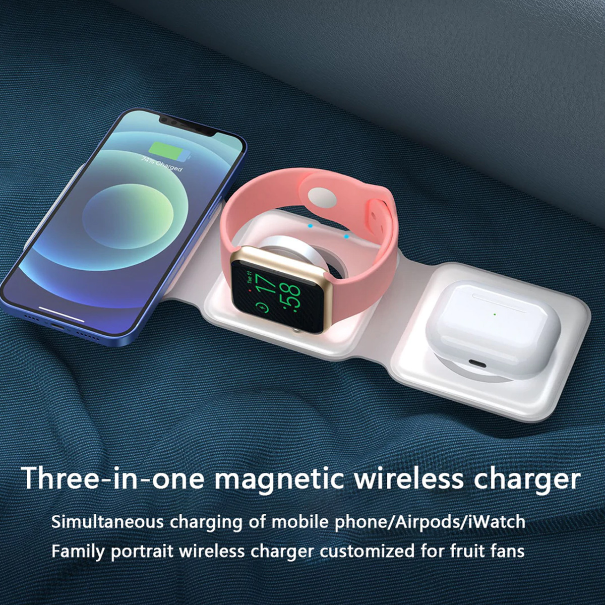 Ein weißes 3-in-1-Ladegerät lädt ein blaues Smartphone, eine Smartwatch mit rosafarbenem Armband und weiße Kopfhörer.