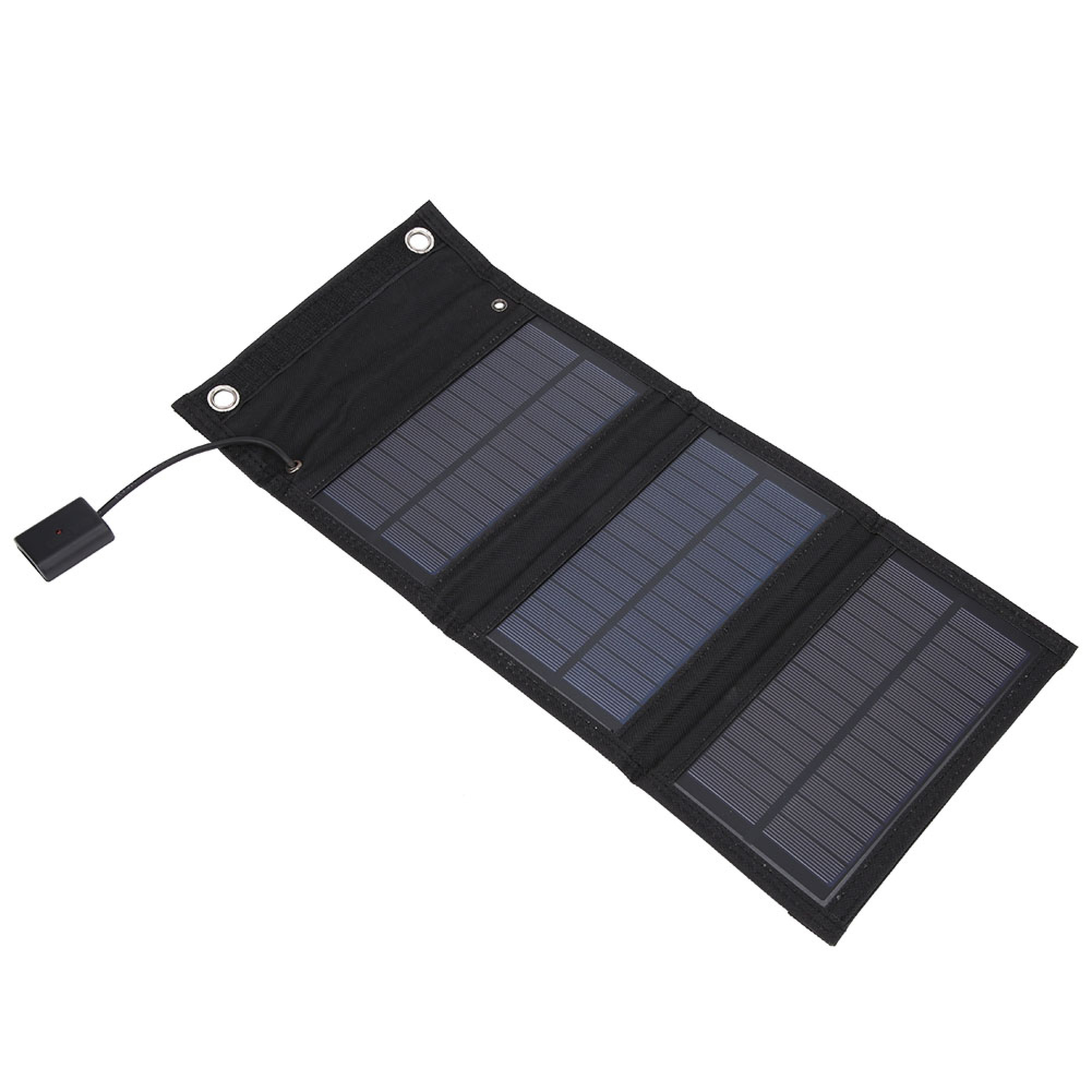 Ein tragbares, schwarzes faltbares Solarmodul mit drei Paneelen und einem kurzen USB-Kabel auf weißem Hintergrund.
