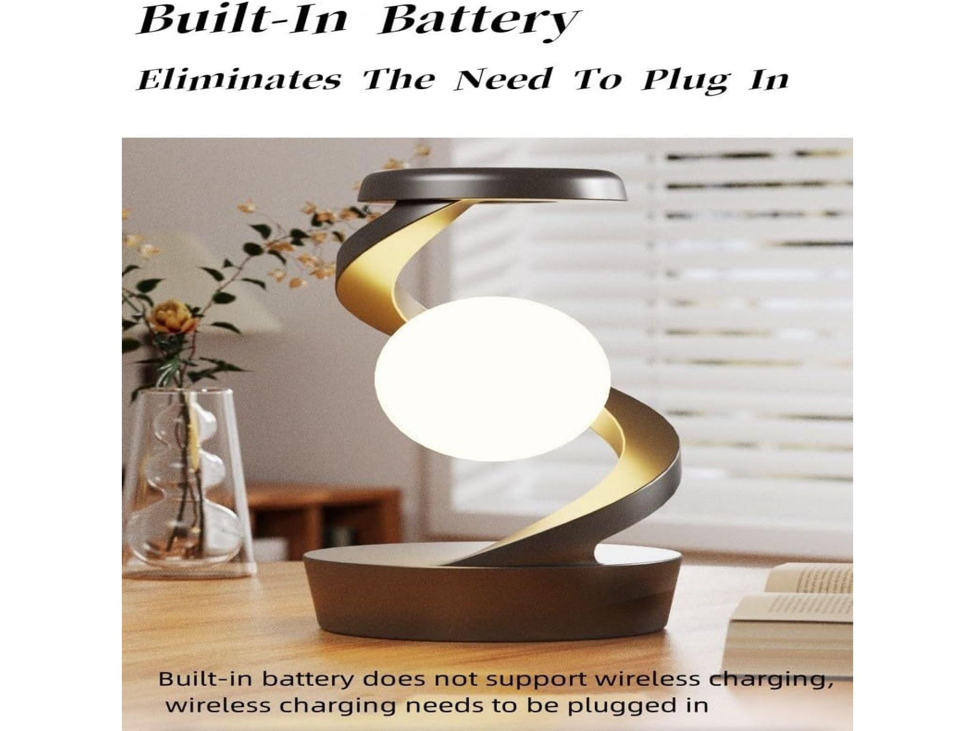 Moderne Lampe mit schwebender Leuchtkugel auf einem Holztisch.