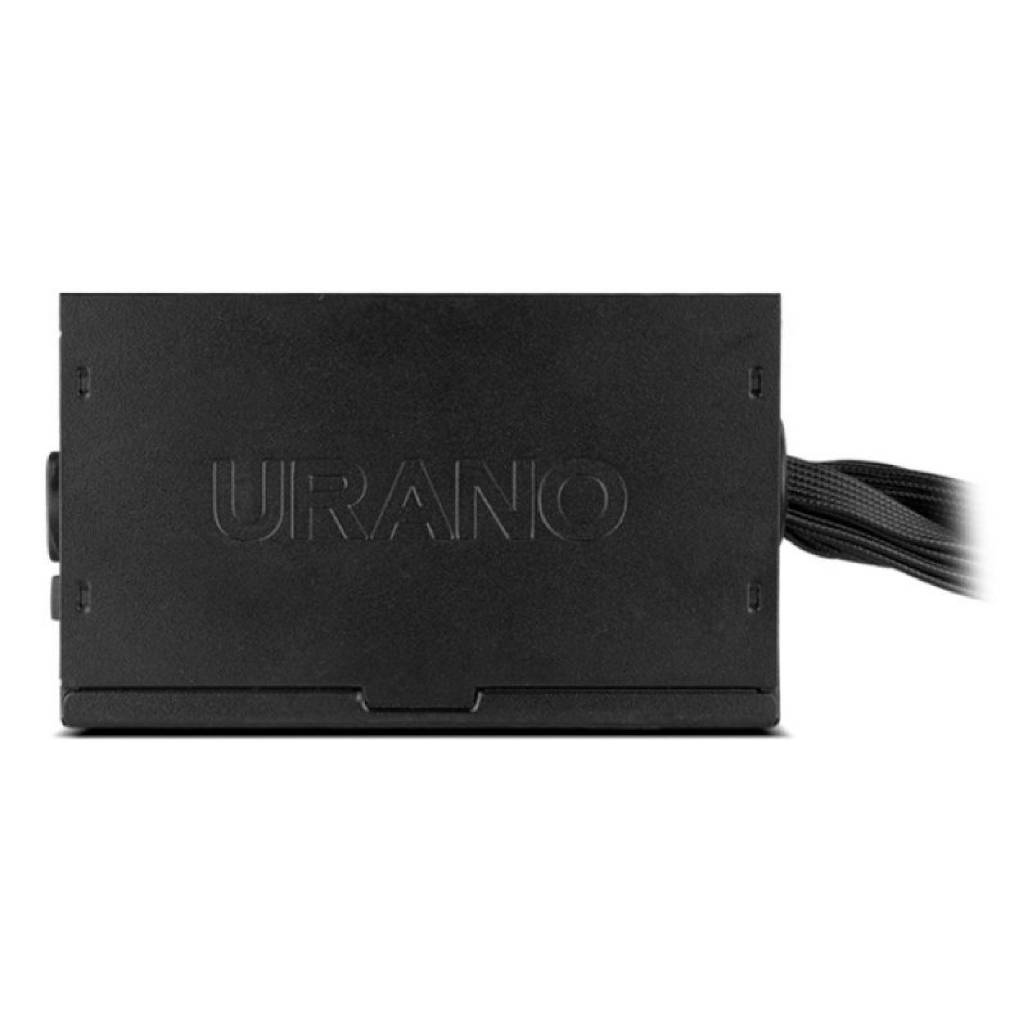 Alimentatore per computer URANO nero con cavi collegati.