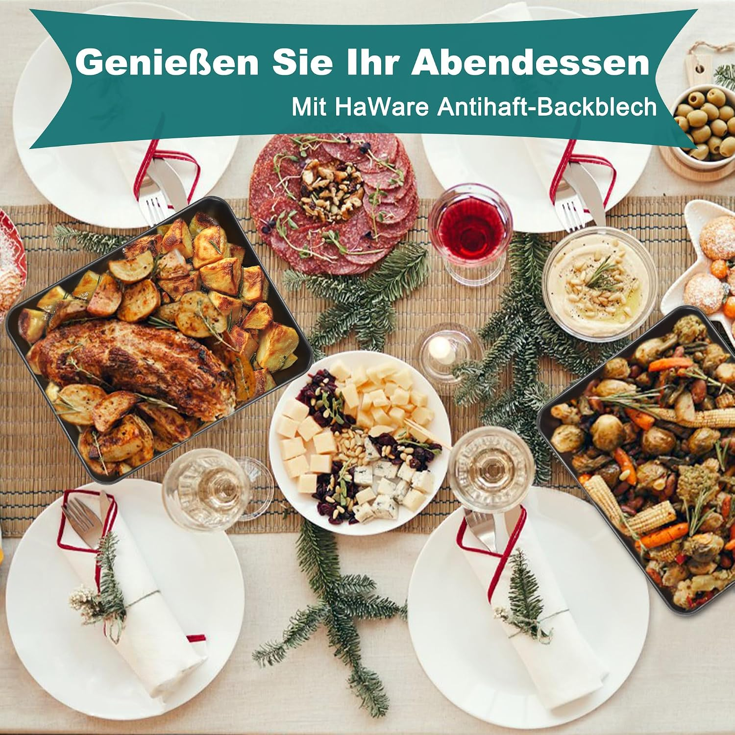 Festlicher Esstisch mit Fleisch, Ofengemüse, Käse, Wurst und Wein.