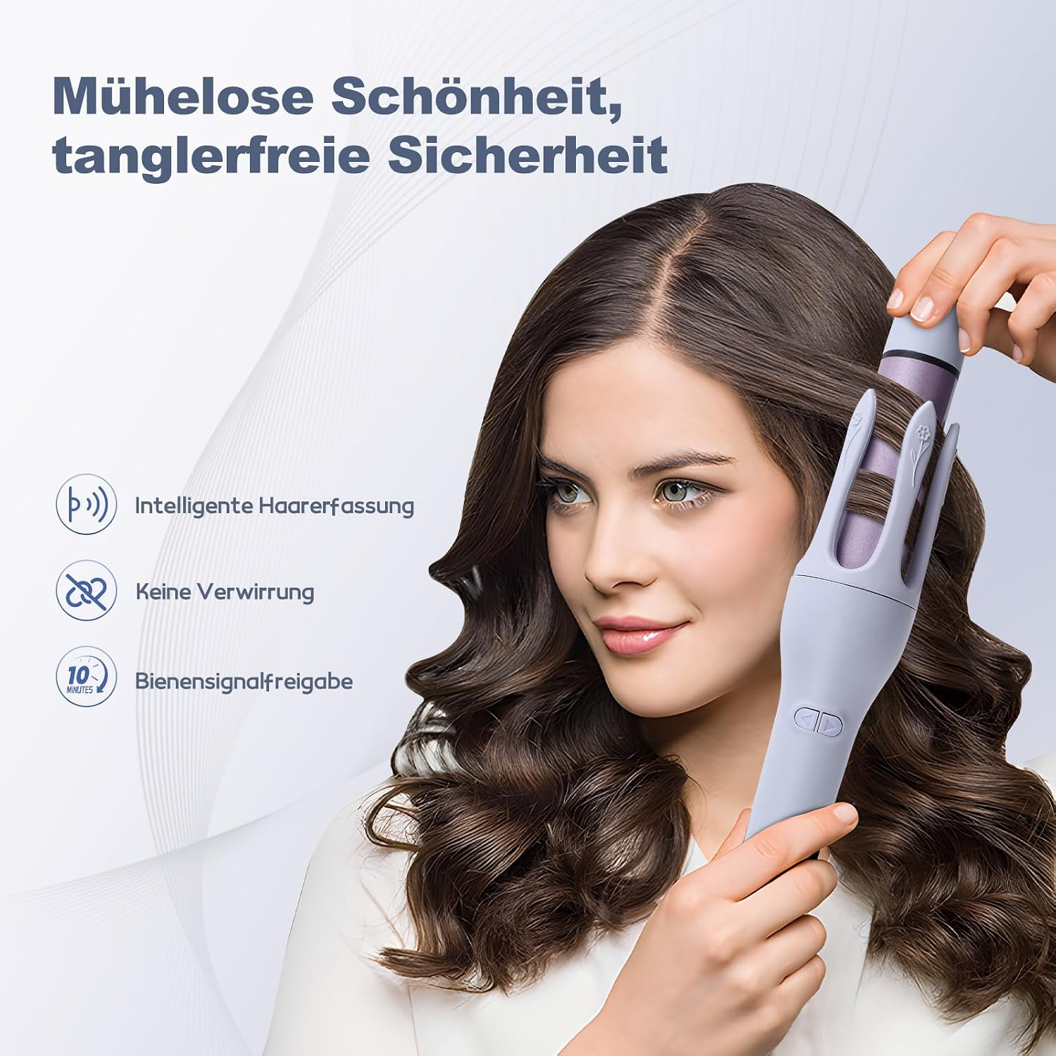 Eine Frau benutzt einen hellvioletten Lockenstab, um ihre langen Haare zu stylen.