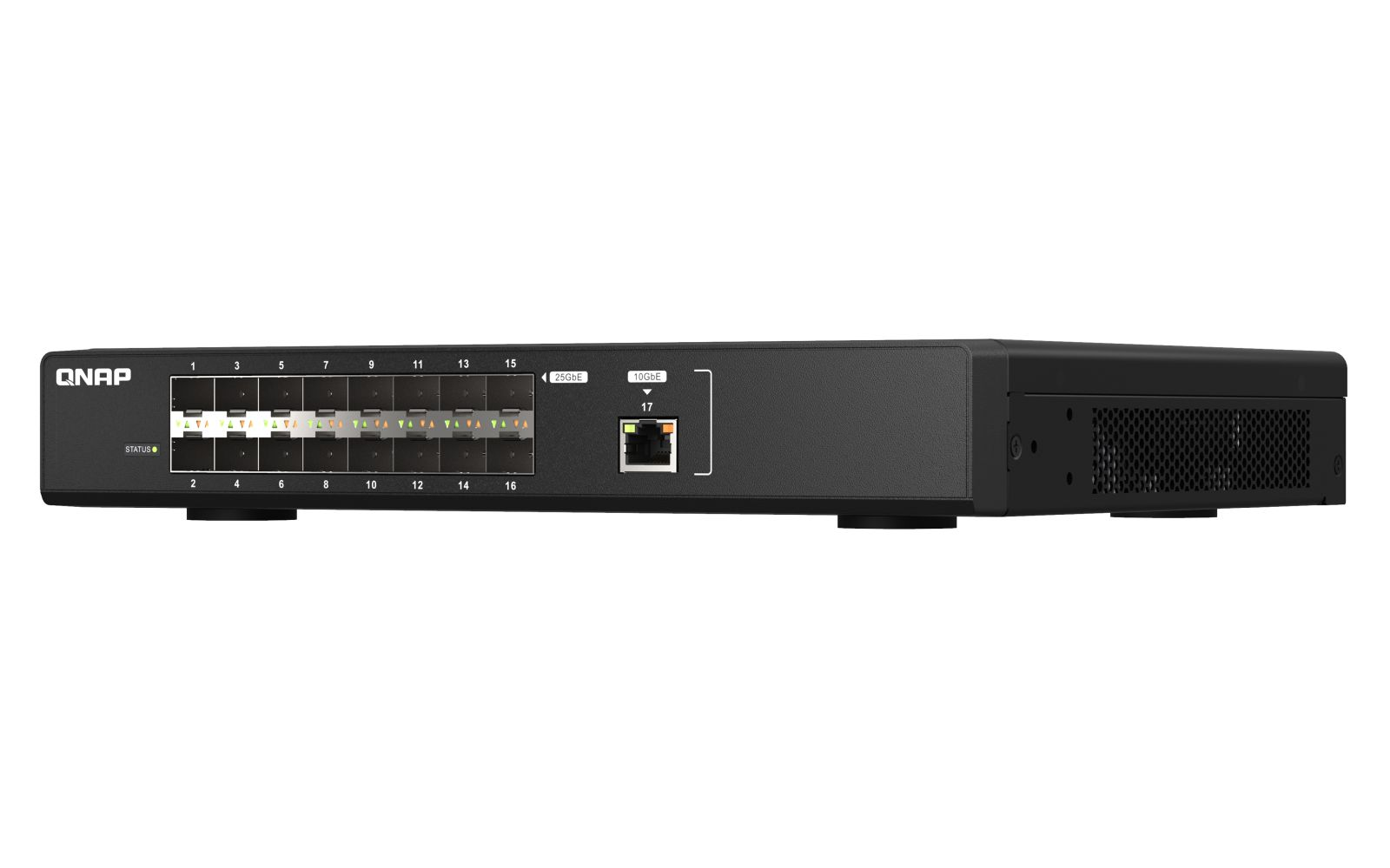 Switch di rete QNAP nero con porte ethernet multiple e indicatori di stato su sfondo bianco.