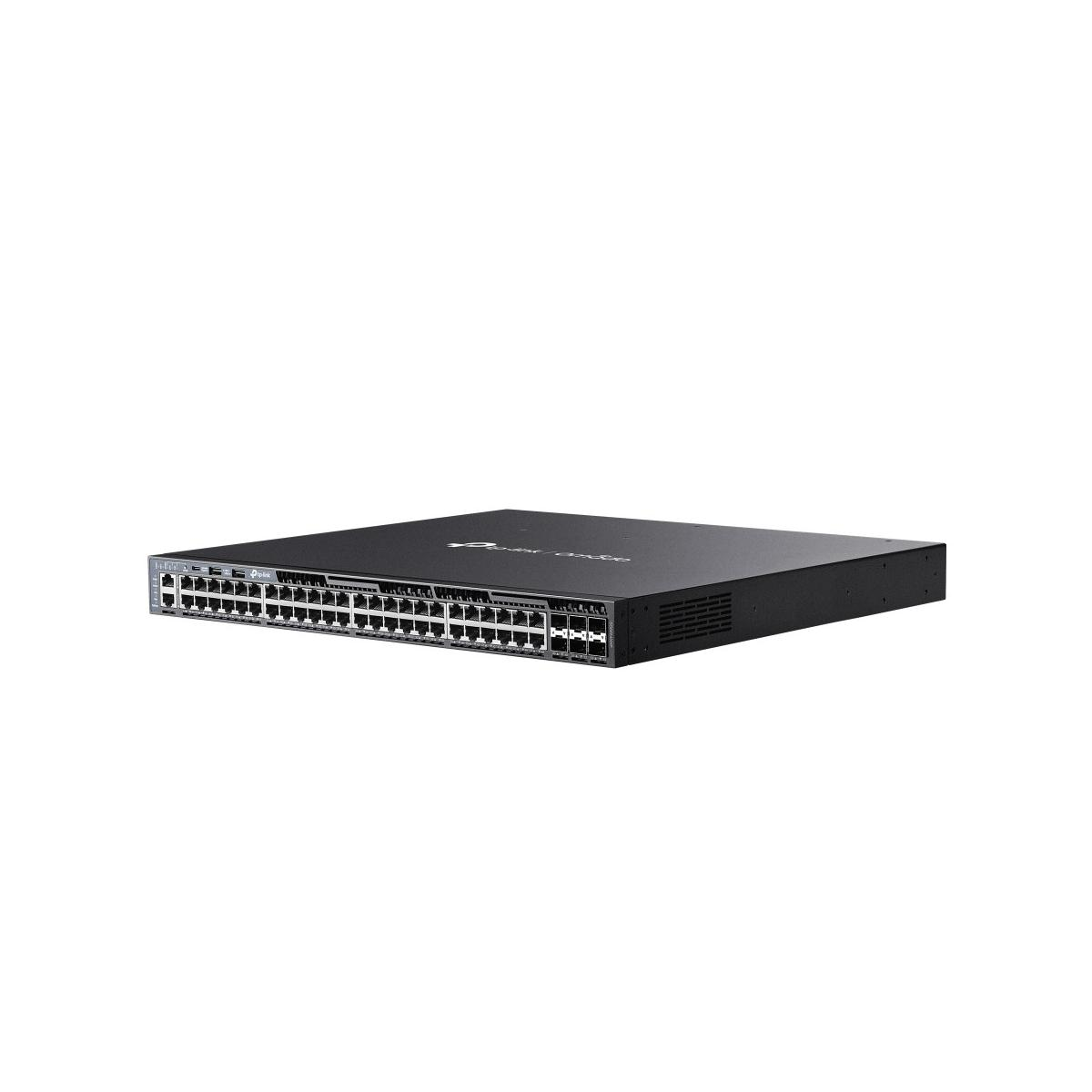Un switch di rete TP-Link nero con numerose porte Ethernet sul pannello frontale su sfondo bianco.