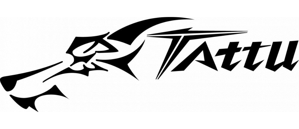 Logo tribale nero con una sagoma di testa di lupo e la scritta TATTU su sfondo bianco.