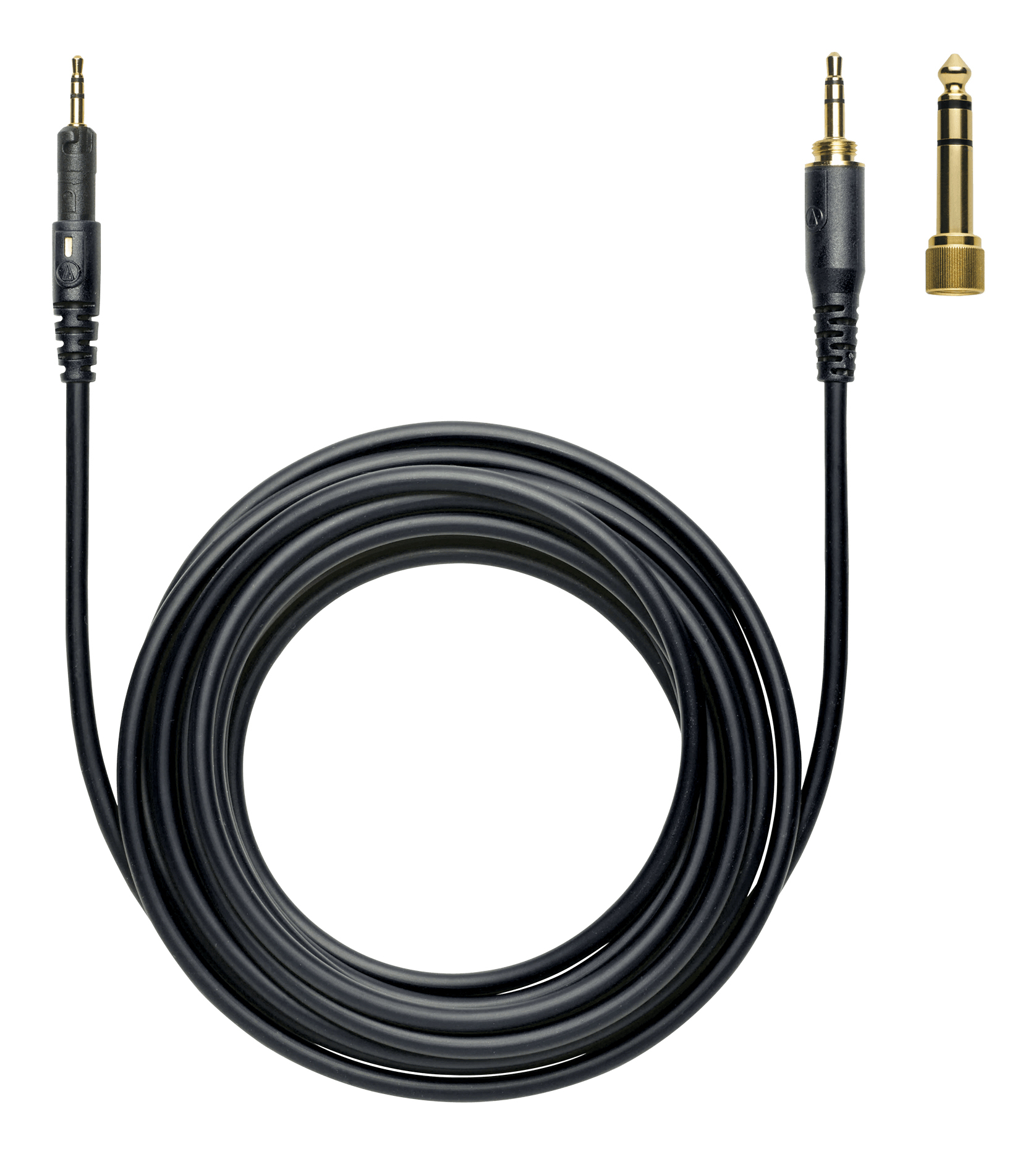 Un câble audio noir enroulé avec des prises 3,5 mm et un adaptateur doré 6,3 mm sur fond blanc.