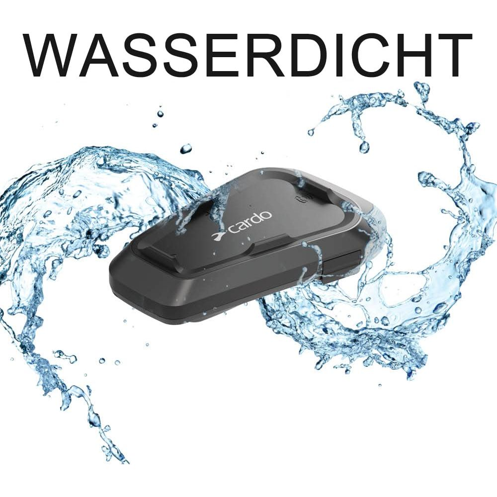 Un appareil Cardo noir entouré d'eau éclaboussant sur fond blanc, avec le mot allemand WASSERDICHT au-dessus.
