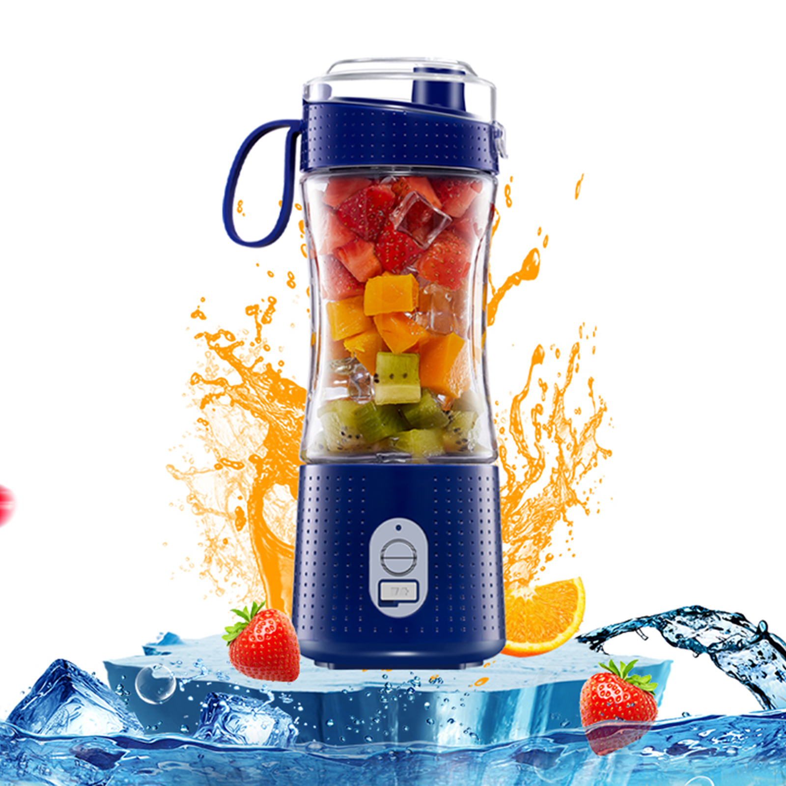 Ein blauer tragbarer Mixer gefüllt mit Erdbeeren, Mango und Kiwi, umgeben von Wasserspritzern und Eis.