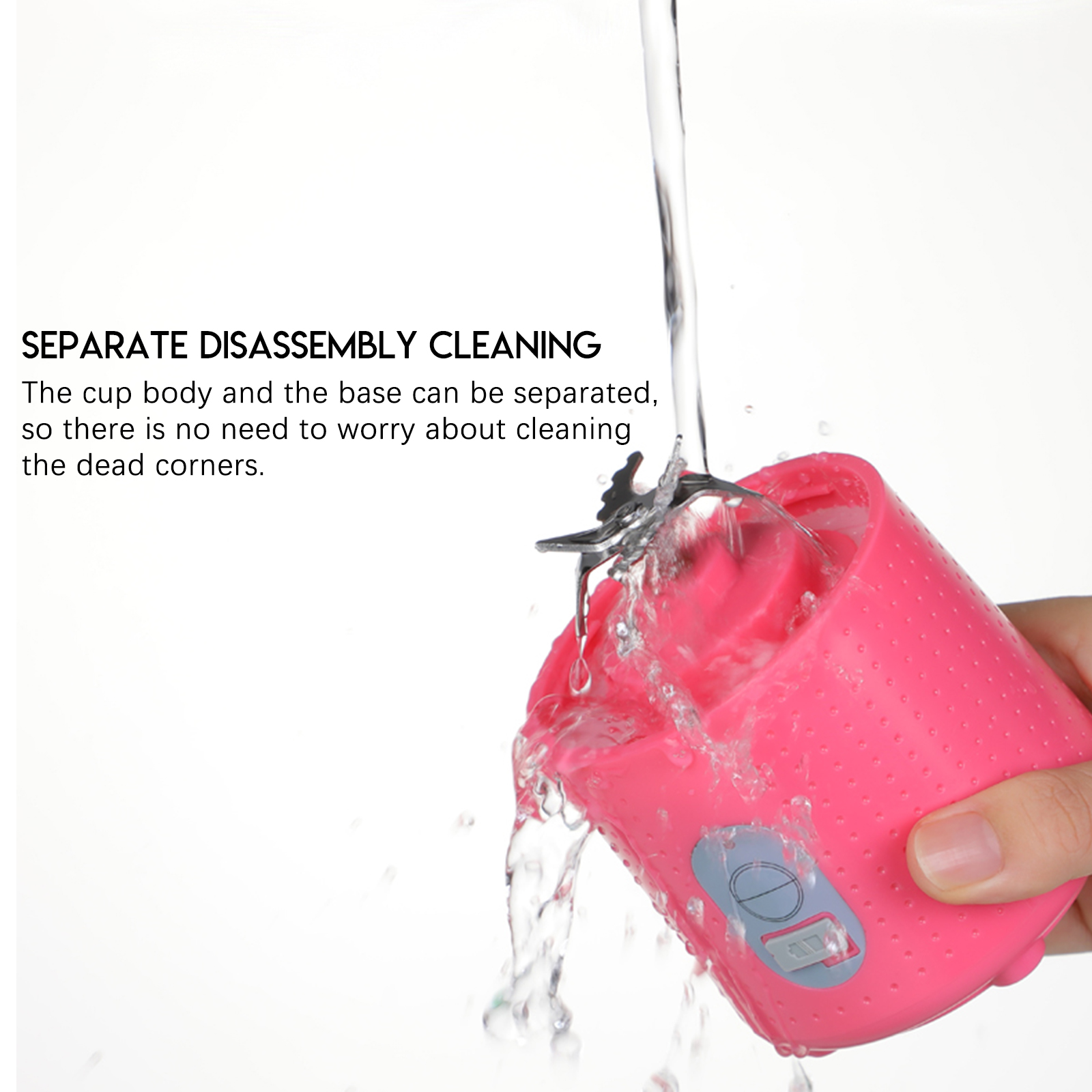 Ein rosafarbener Mixer wird unter fließendem Wasser abgespült, mit dem Text "SEPARATE DISASSEMBLY CLEANING".