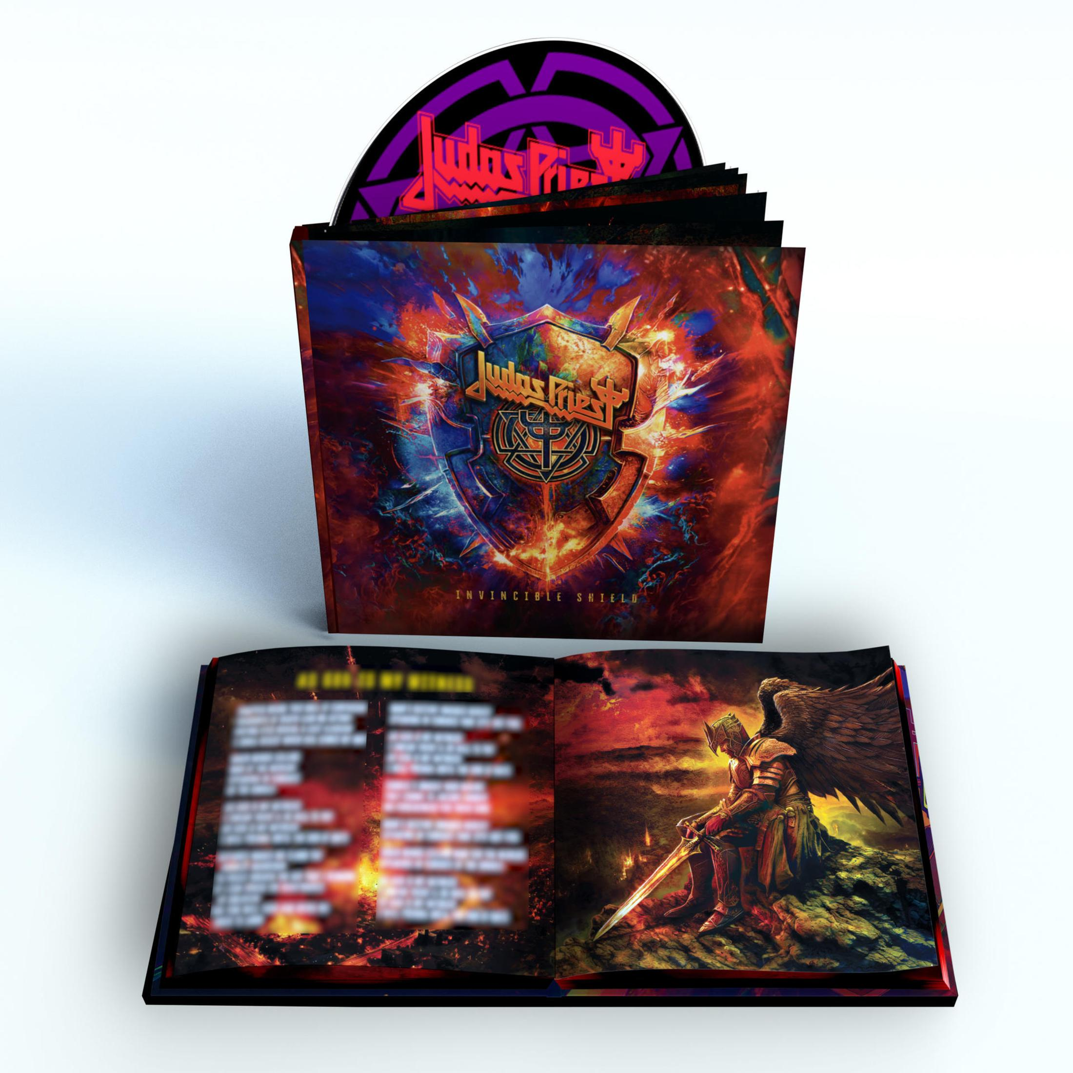 Judas Priest Invincible Shield Album-Set mit Booklet, CD und lebendigem Artwork eines Schildes und geflügelten Kriegers.